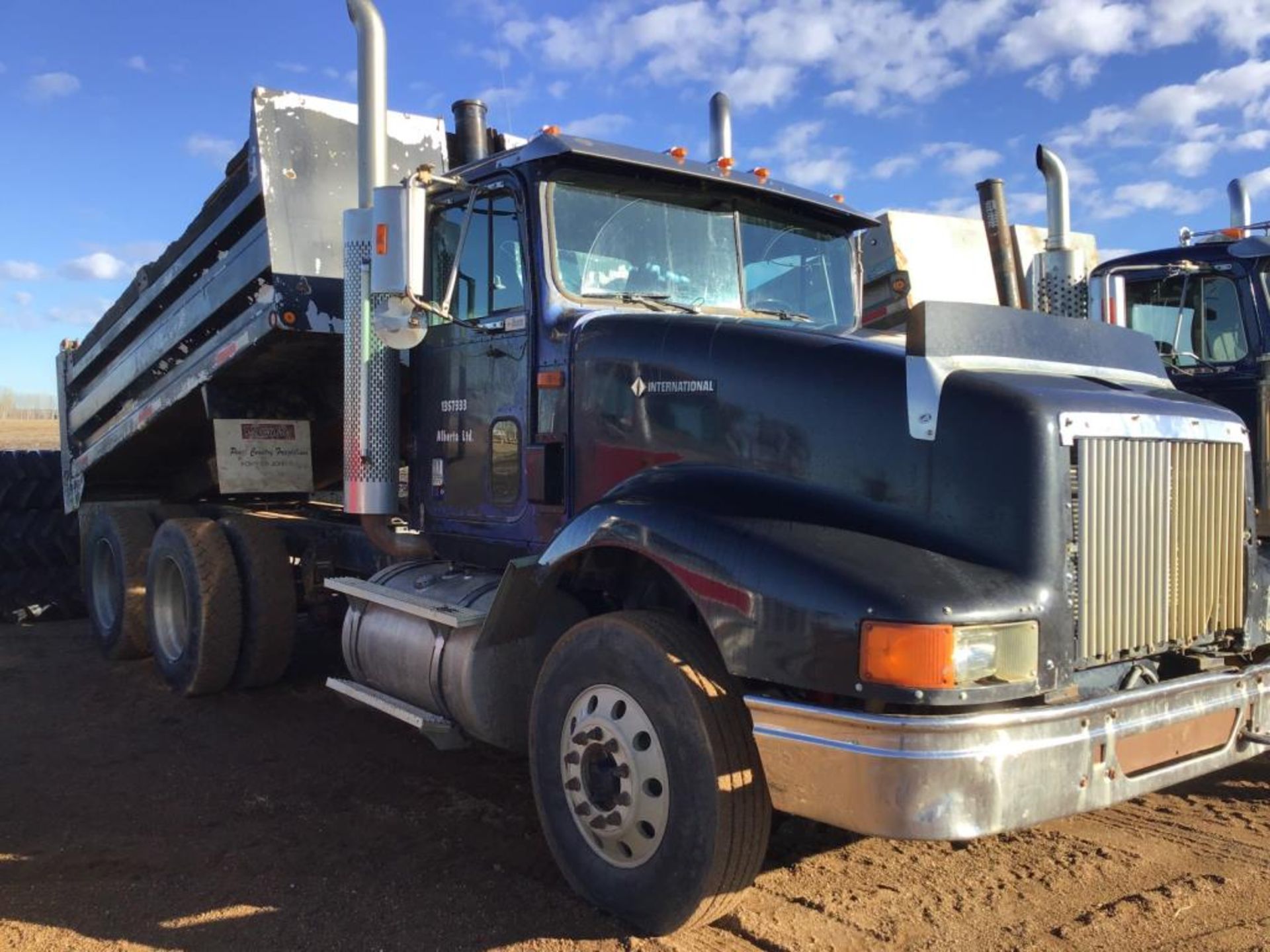 1997 International 9400 T/A Dump Truck