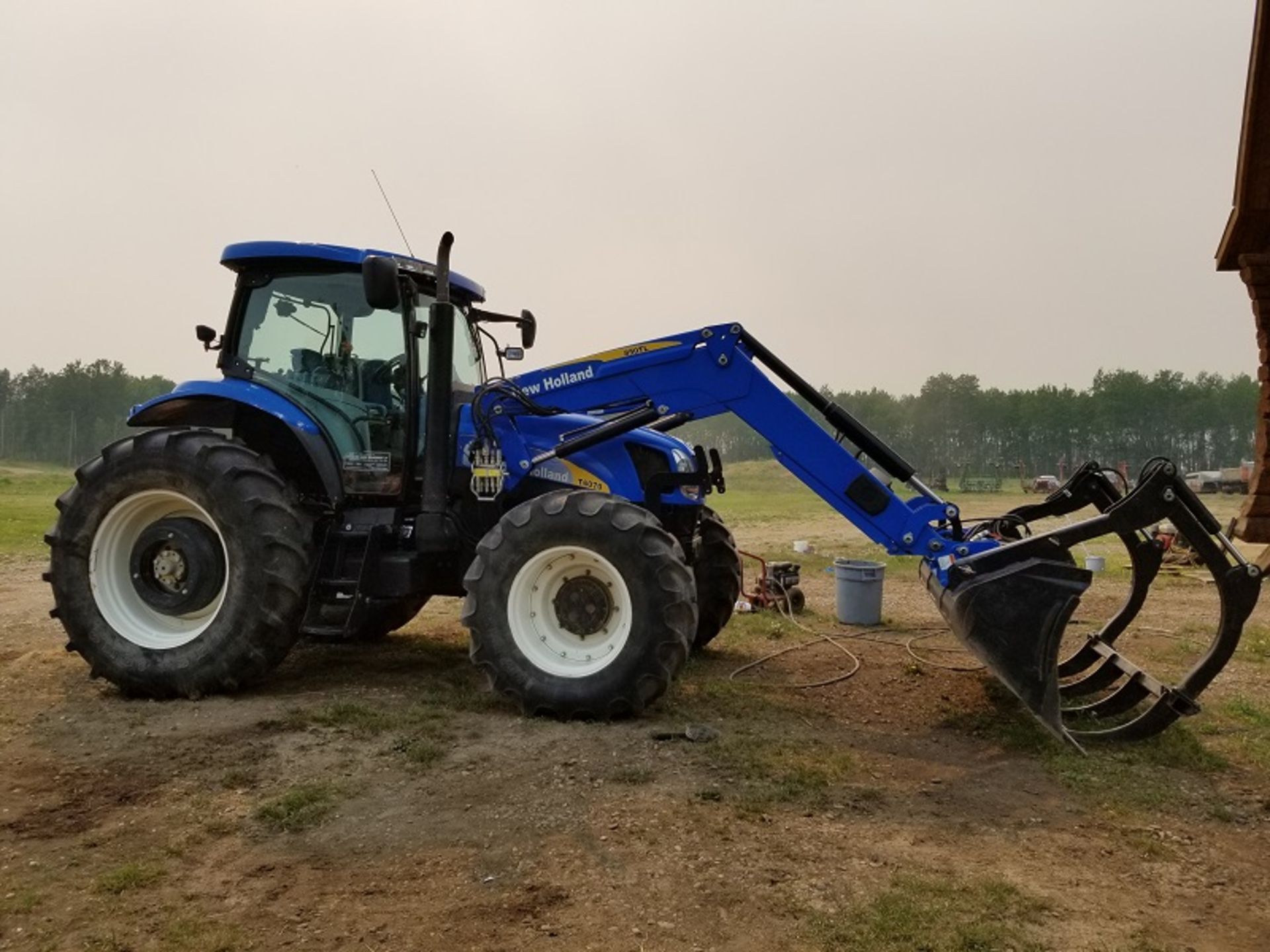 T6070 New Holland MFWD Tractor (One Owner Unit)