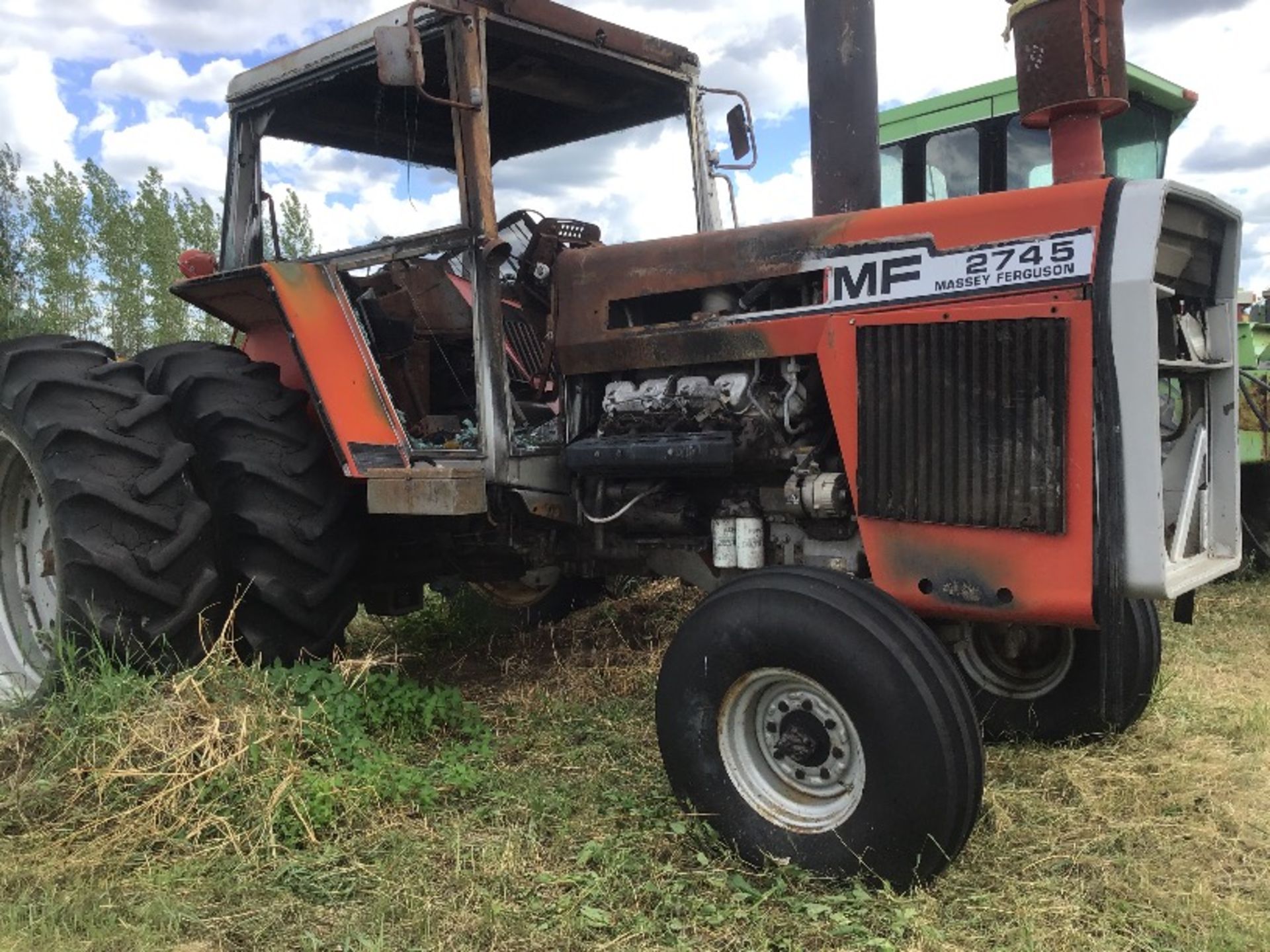 2475 Massey Ferguson 2wd Tractor