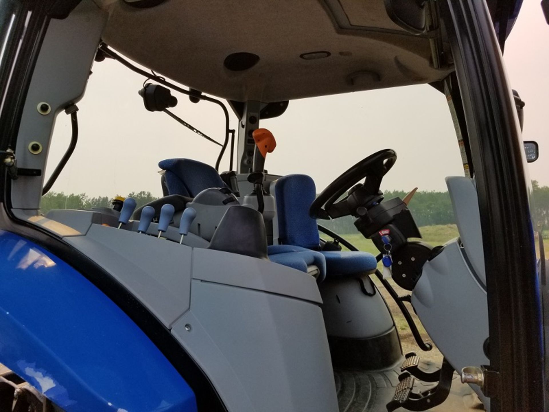 T6070 New Holland MFWD Tractor (One Owner Unit) - Image 6 of 7