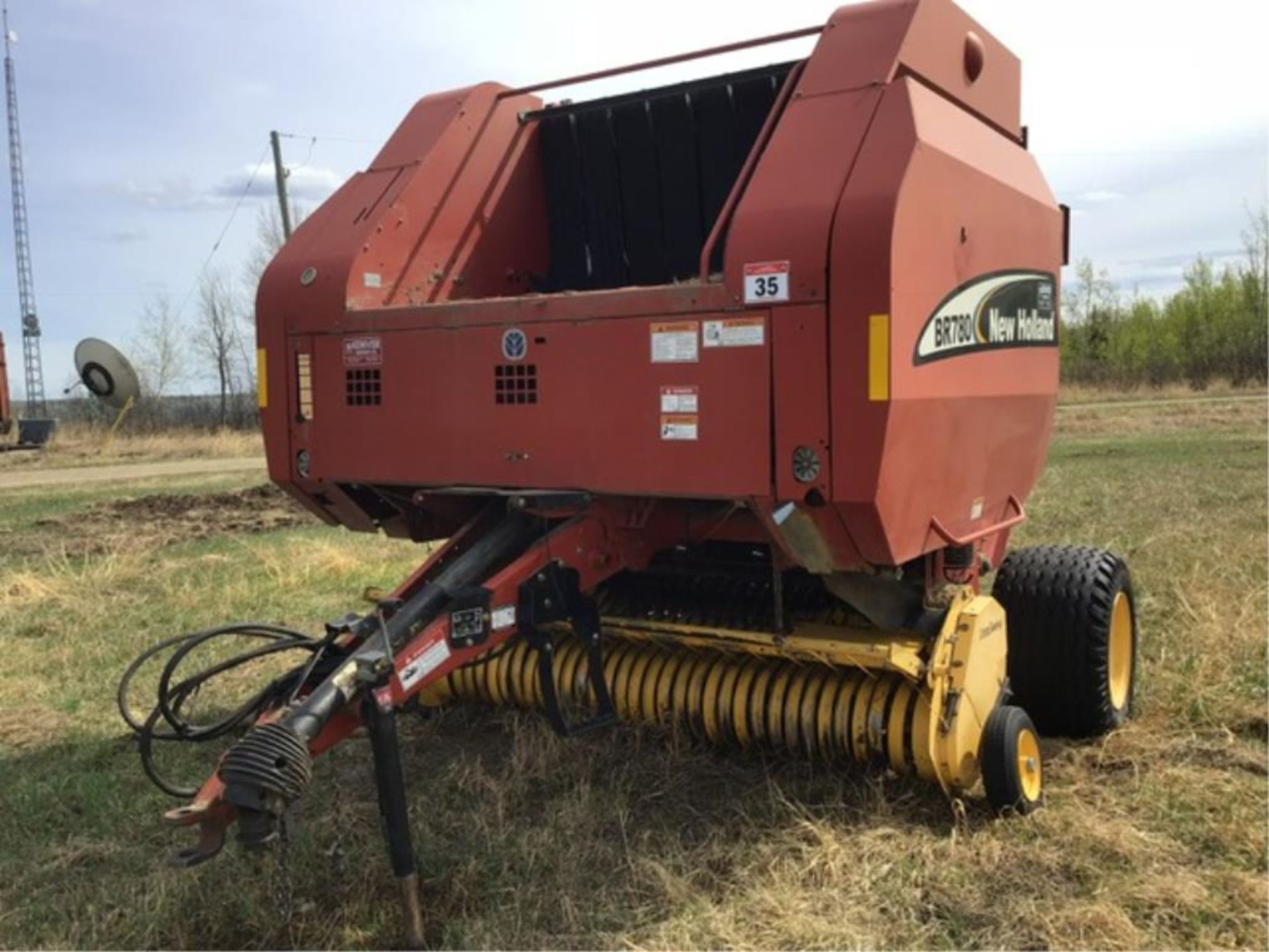 BR780 New Holland Round Baler