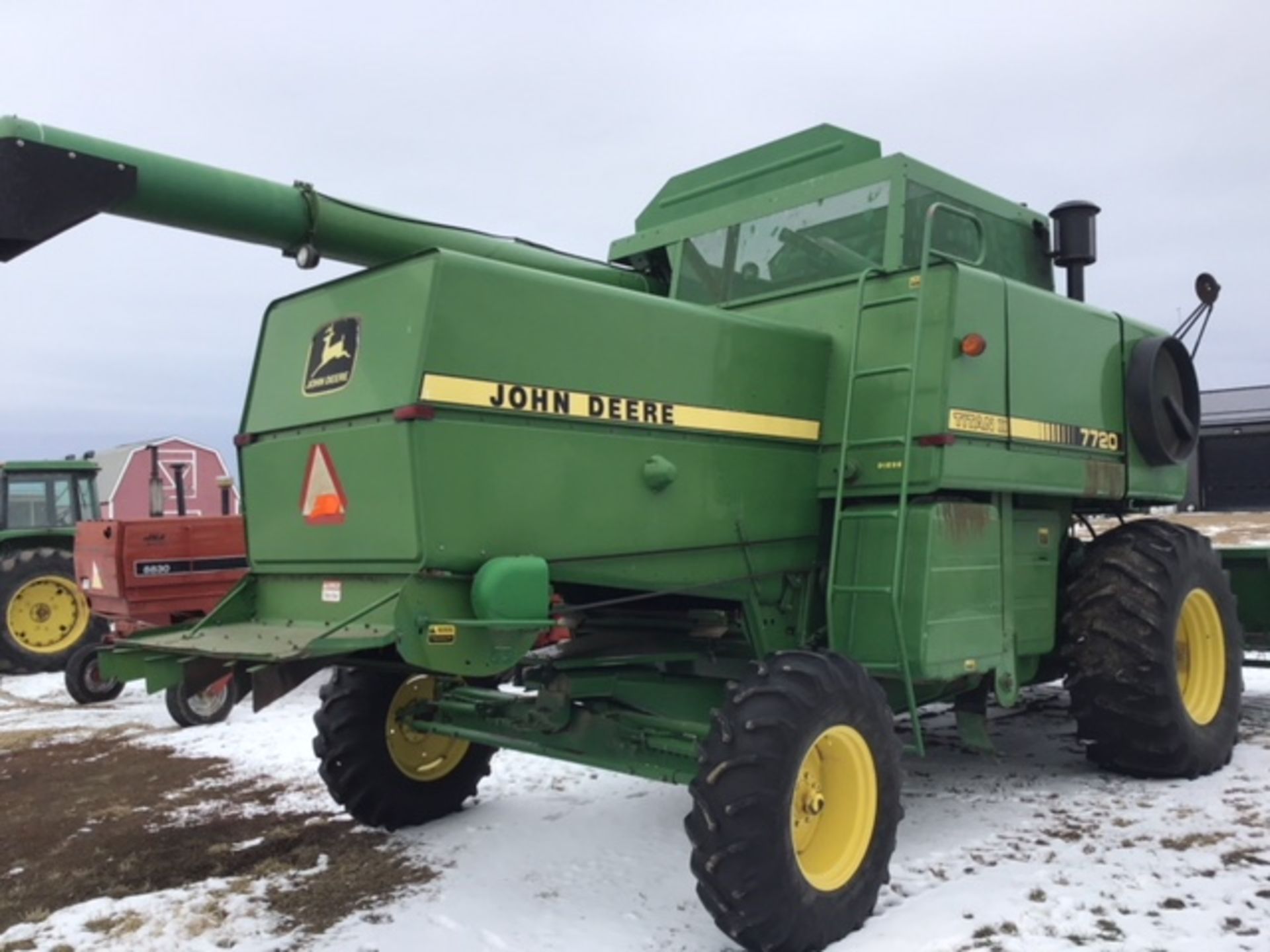 1988 John Deere 7720 Titan ll Combine s/n H07720X612415 3194hrs, St Trans, 24.5-32fr, 14.9-24rr, 212 - Image 8 of 12