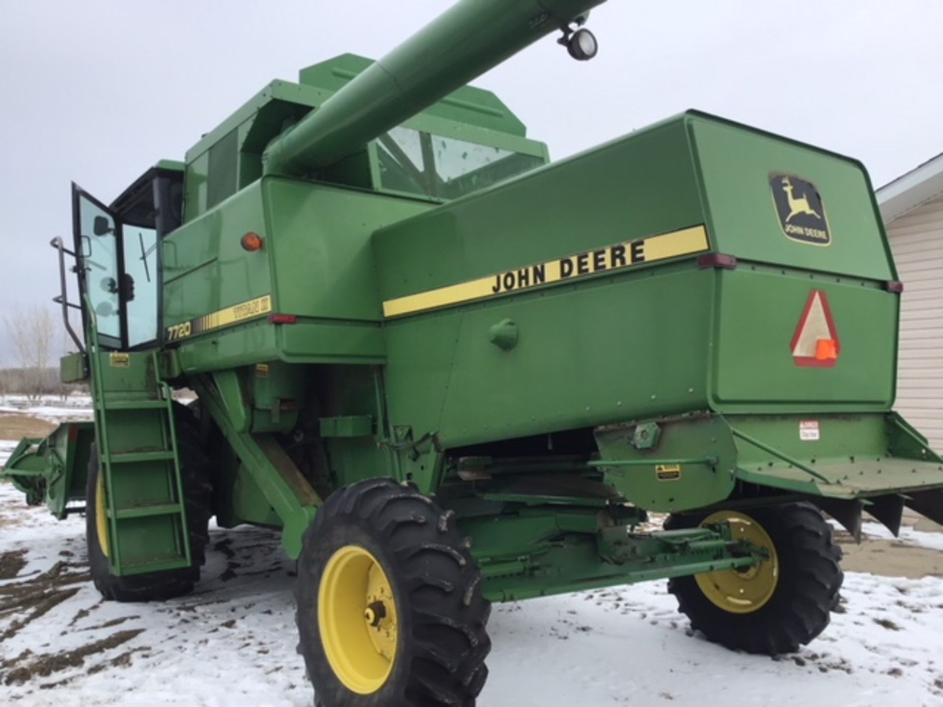 1988 John Deere 7720 Titan ll Combine s/n H07720X612415 3194hrs, St Trans, 24.5-32fr, 14.9-24rr, 212 - Image 7 of 12