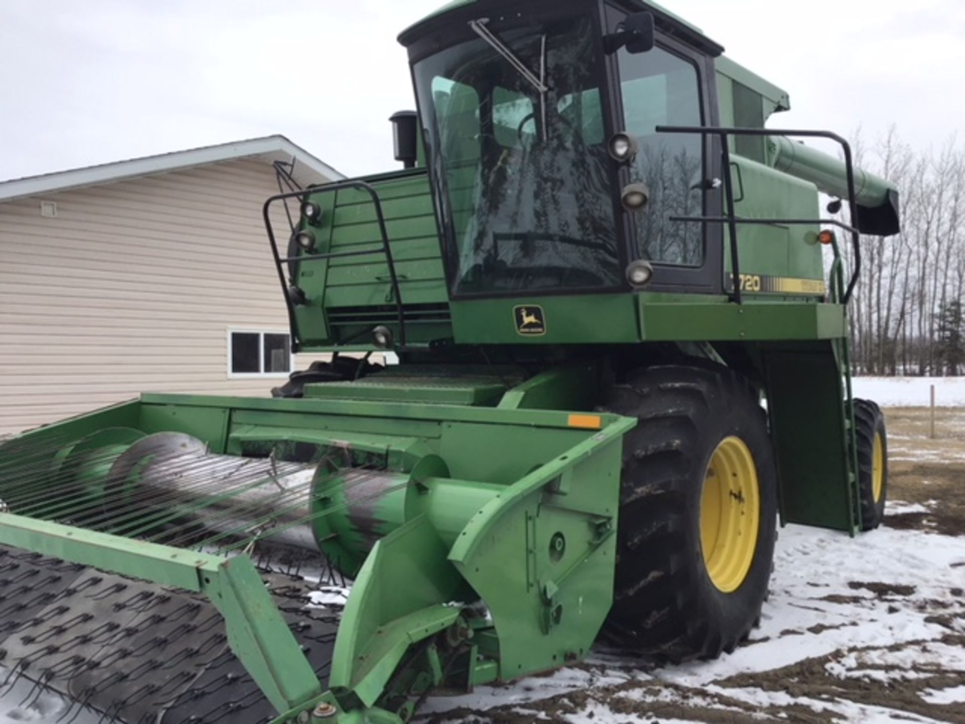 1988 John Deere 7720 Titan ll Combine s/n H07720X612415 3194hrs, St Trans, 24.5-32fr, 14.9-24rr, 212 - Image 6 of 12