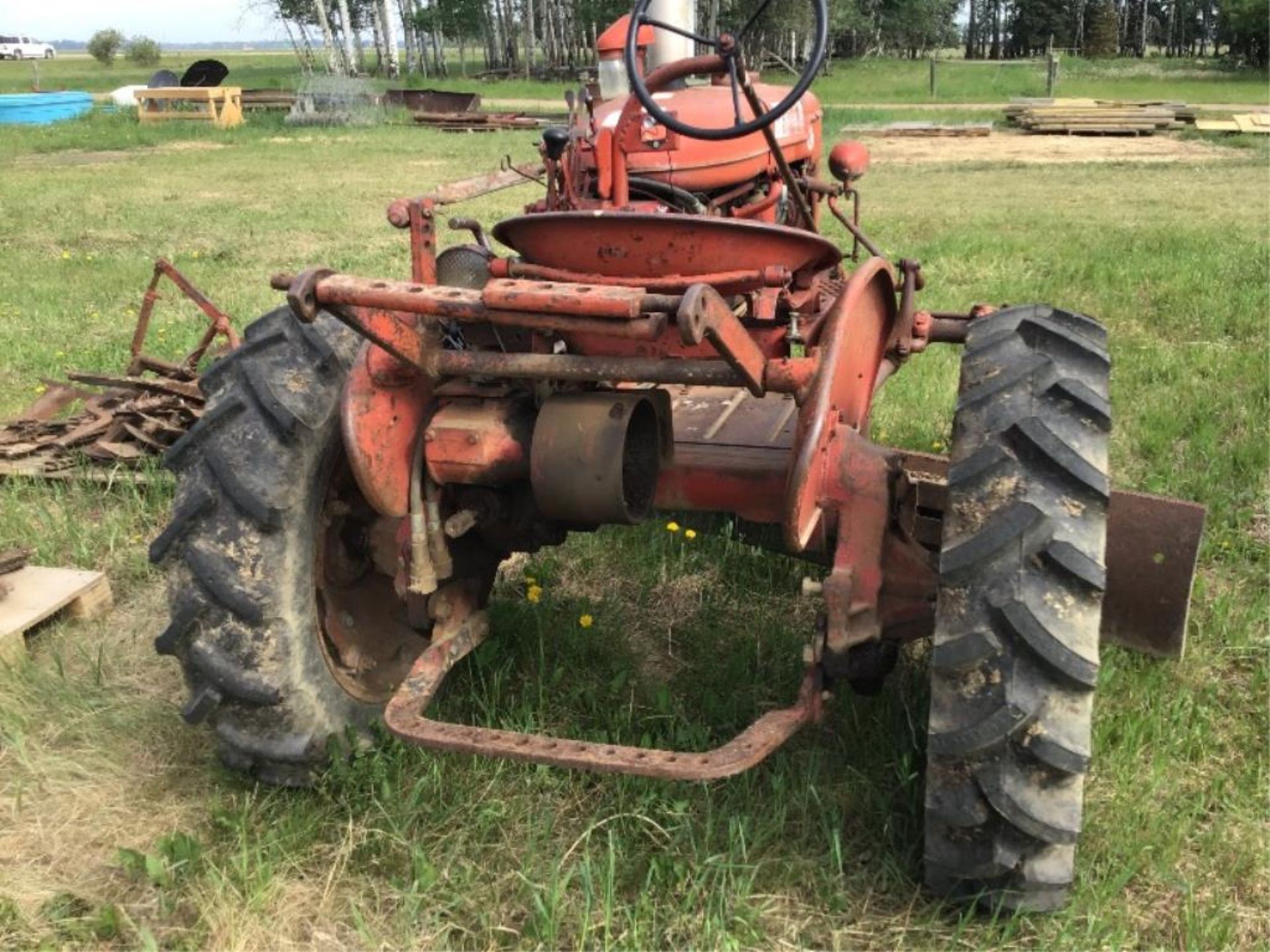 Super A Farmall 2wd Tractor After market HYD, Mid Mount Blade - Image 3 of 3