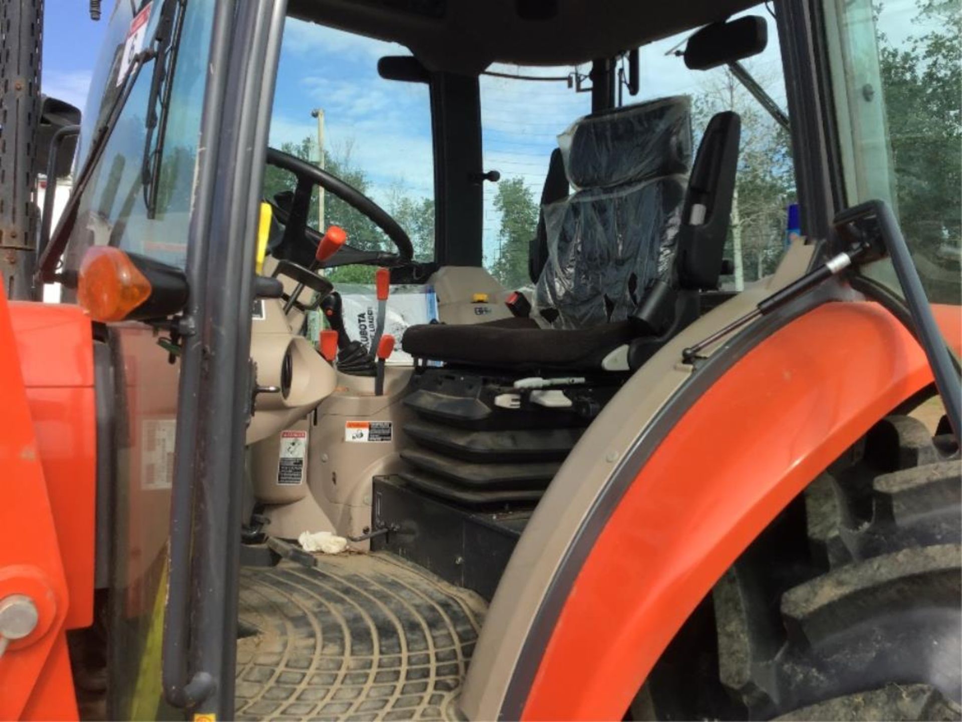 2011 M9540 Kubota Tractor W/ LA353 Front End Loader & Bucket, 2 Forks(may sell sepesrate), 1104 - Image 8 of 12