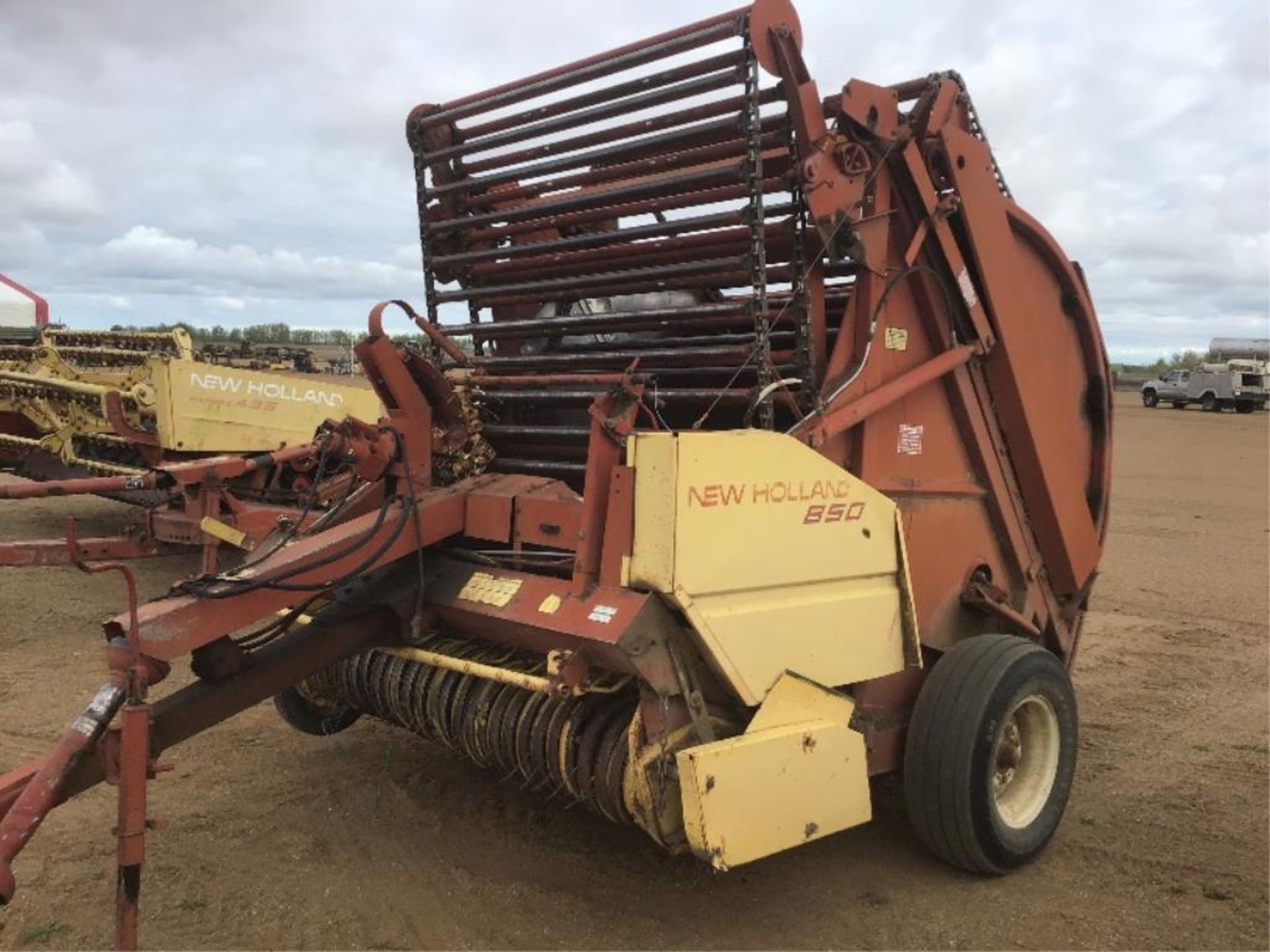 850 New Holland Round Baler