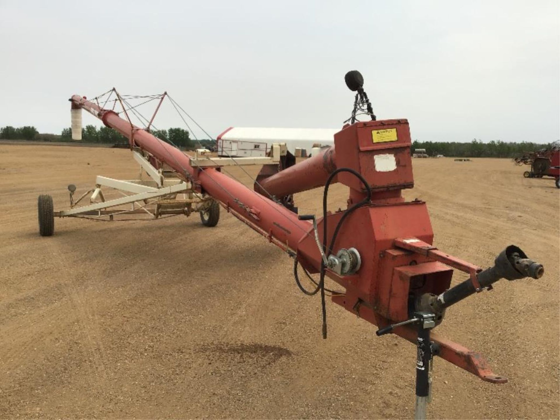 10 x 50 Farm King Mechanical Drive Swing Auger - Image 2 of 4