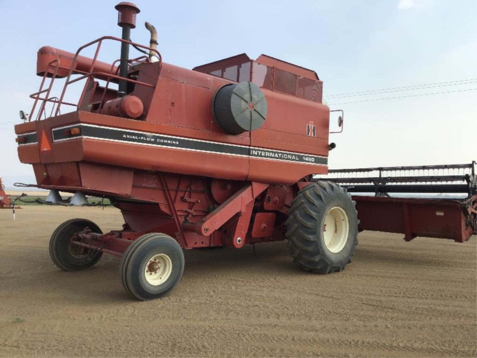 Case IH 1480 Combine - Image 3 of 10