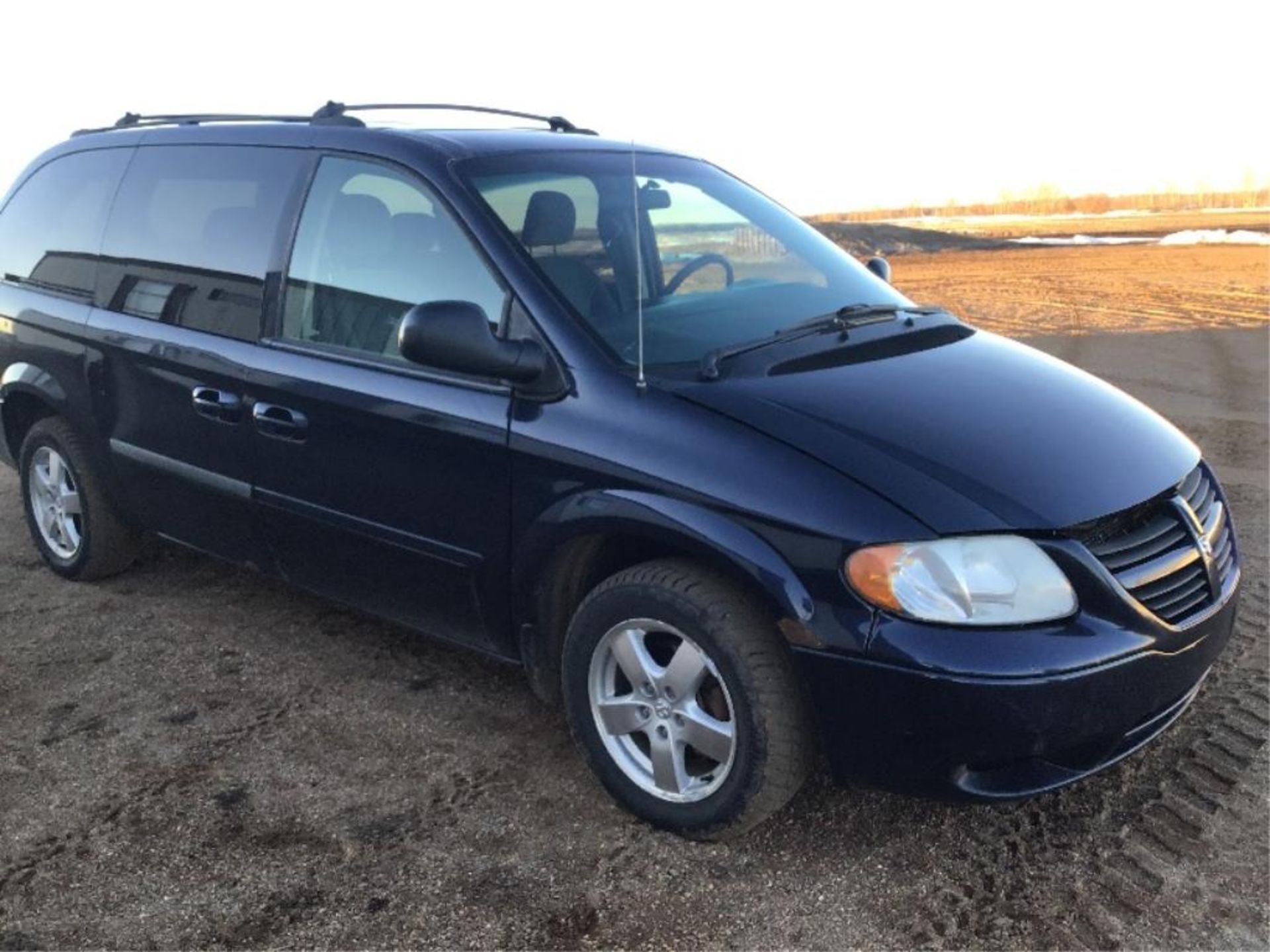 2005 DODGE GRAND CARAVAN - Image 2 of 9