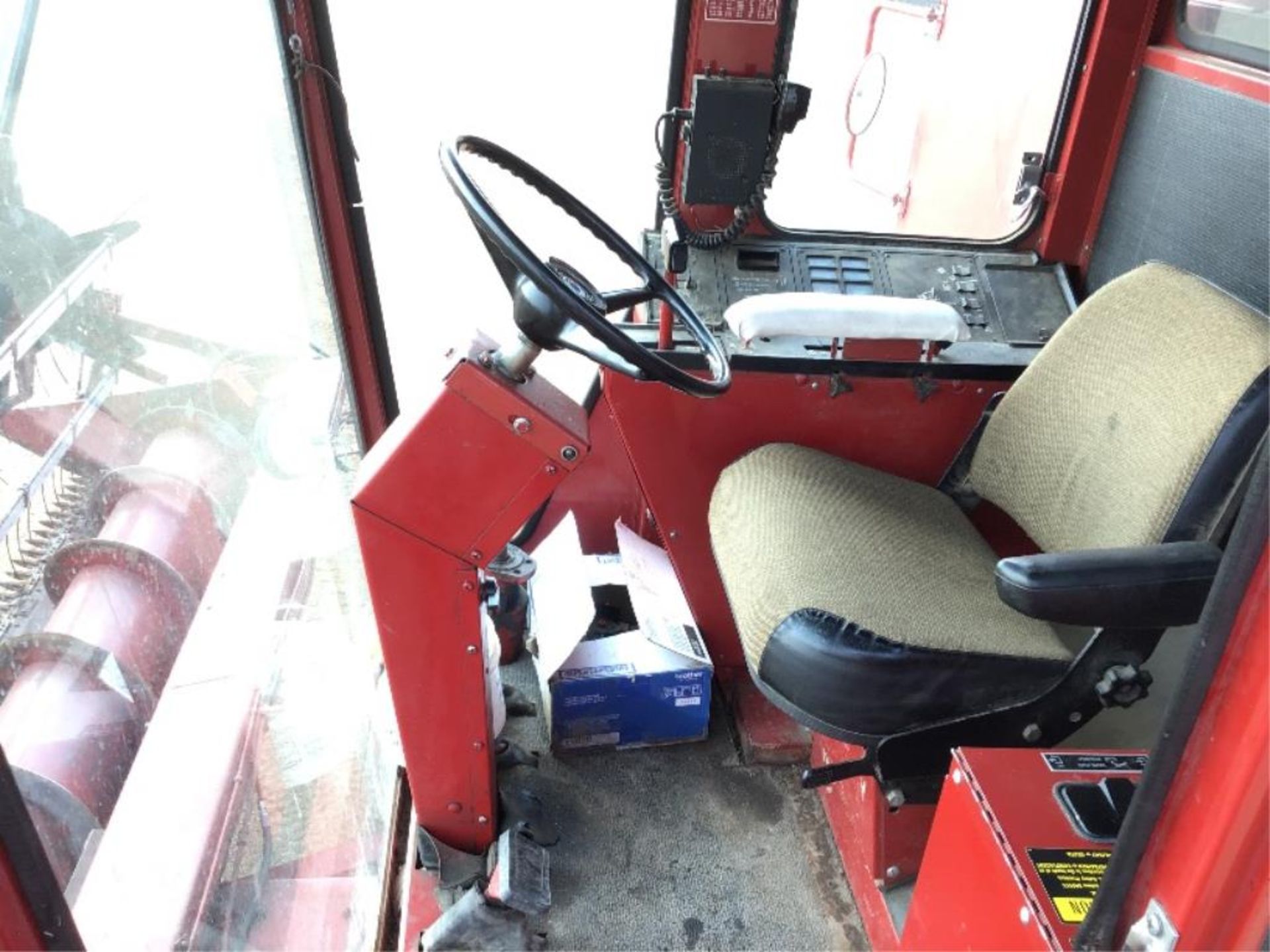 Case IH 1480 Combine - Image 6 of 10