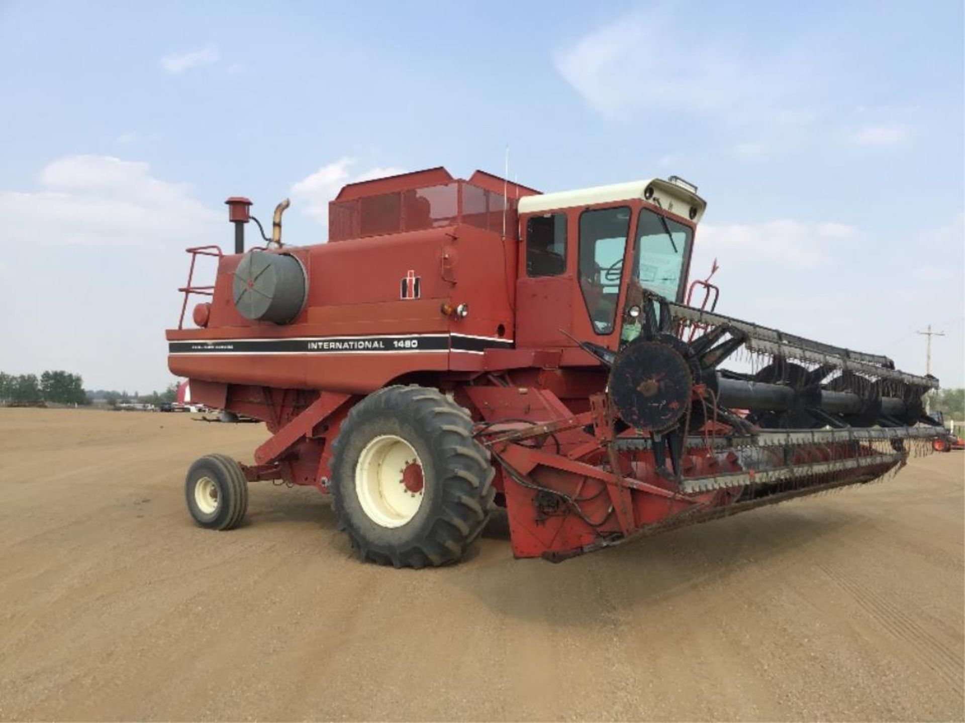 Case IH 1480 Combine - Image 2 of 10