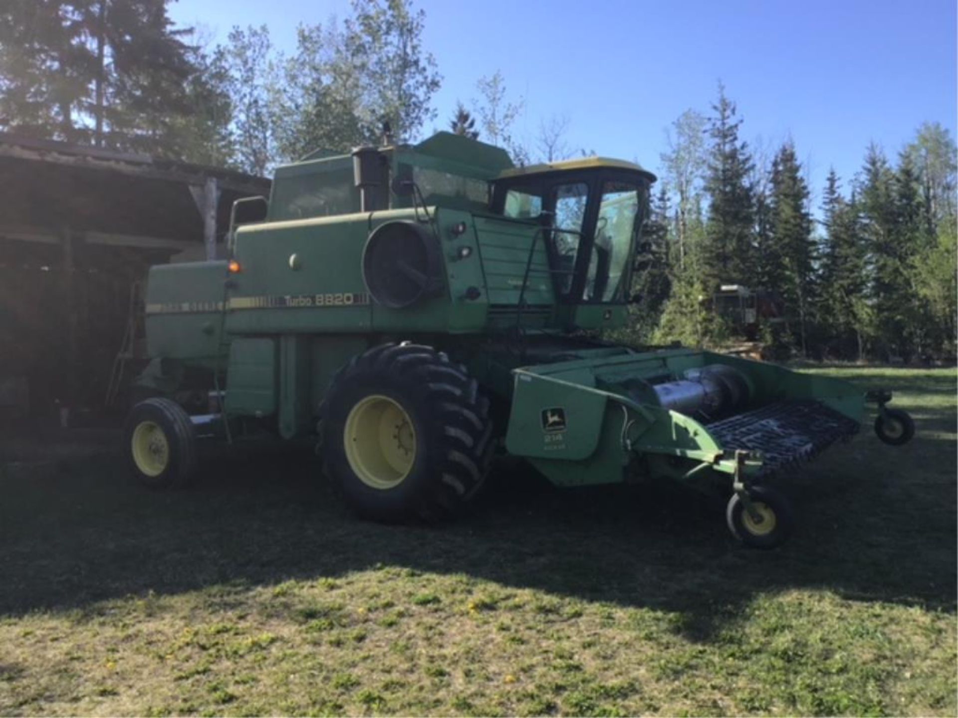 1982 John Deere 8820 Turbo Combine sn 515558, New Concave, Rub Bars, Bottom Sieve, & Turbo 4300hrs - Image 2 of 4