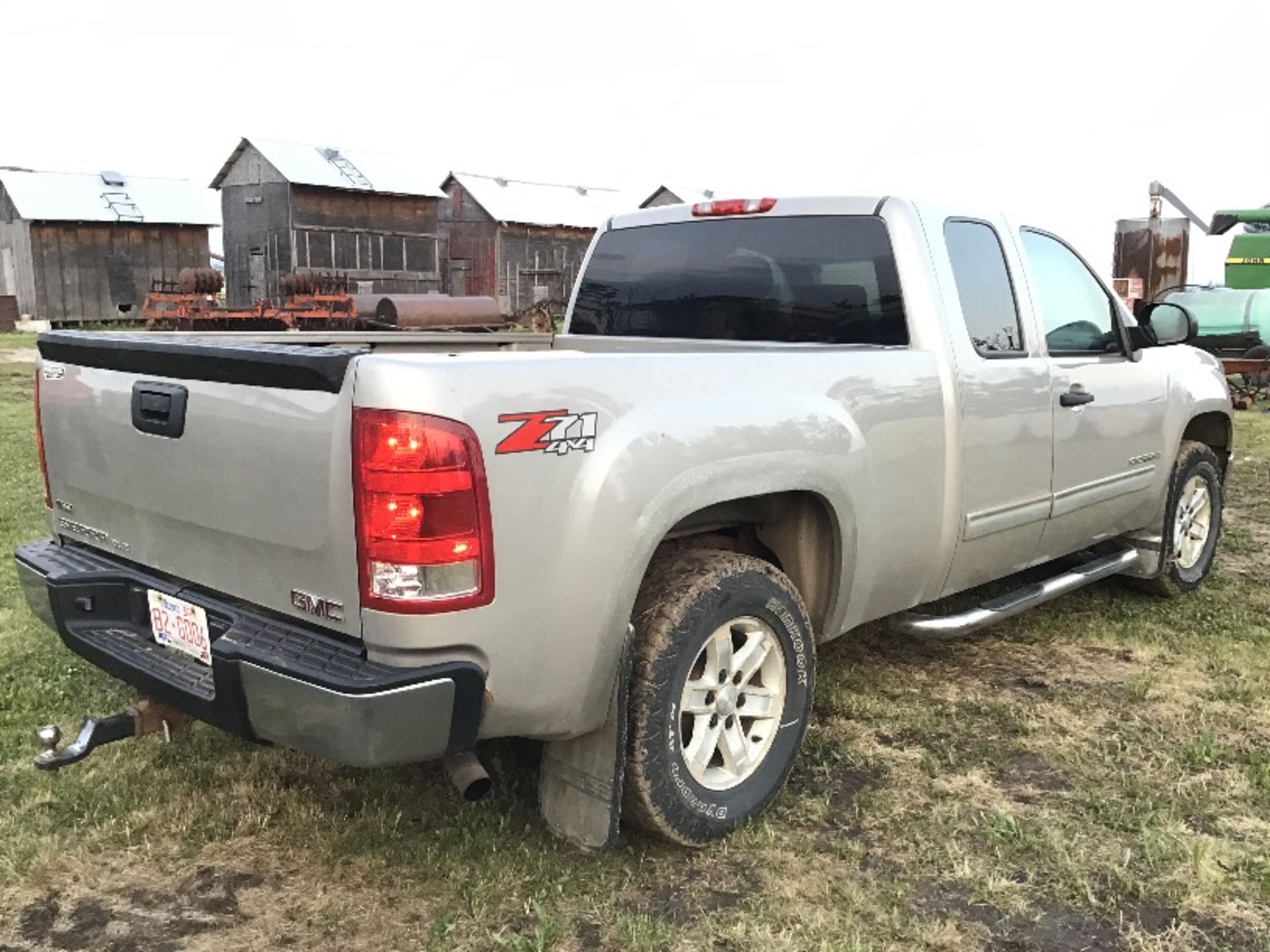 2008 GMC Sierra 1500 Ext/Cab Z71 4x4 Pickup VIN 1GTEK190X8Z247221 235000km - Image 4 of 12