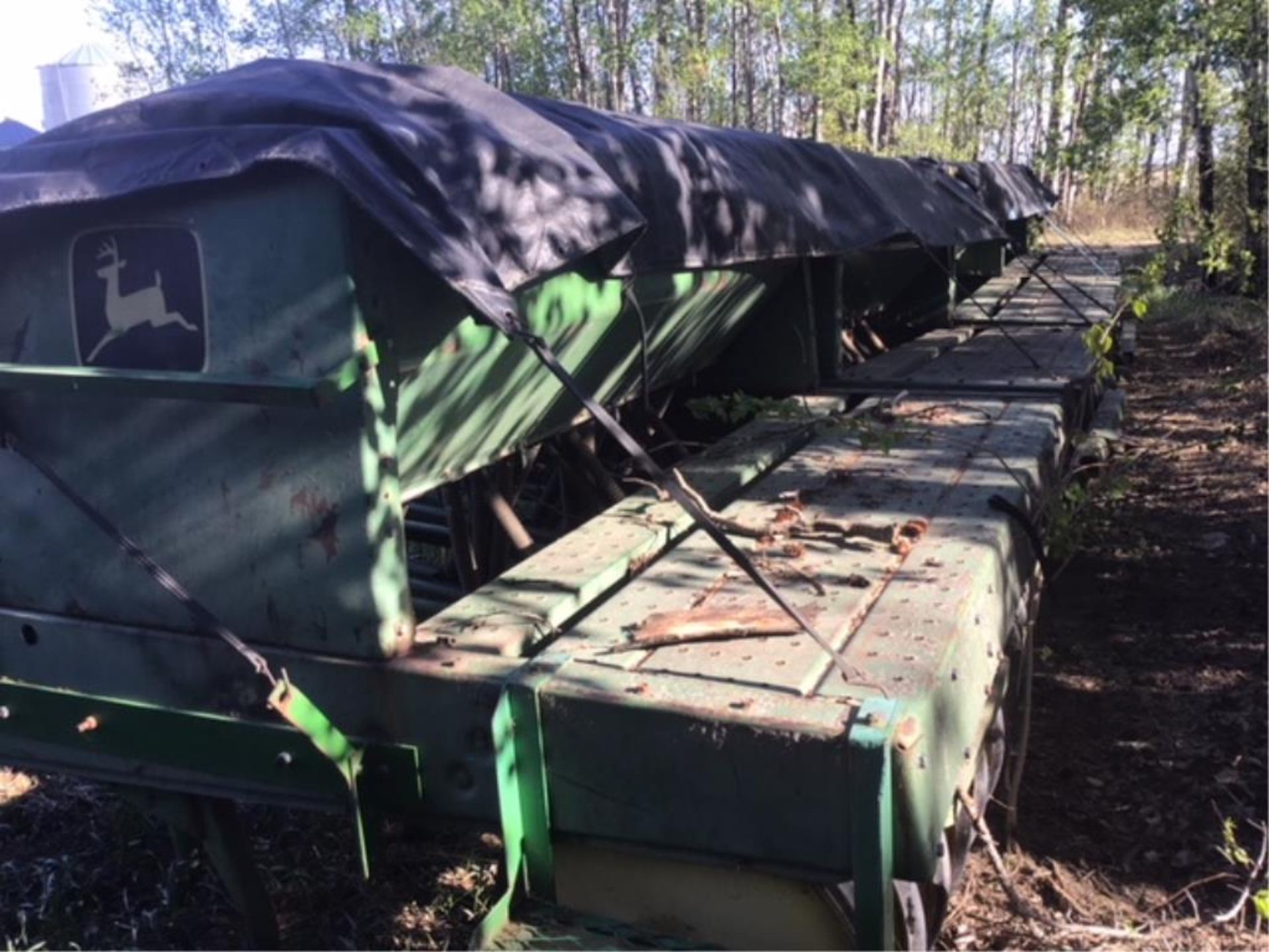 9350 John Deere 32ft Hoe Drill (4) 8ft Sections, Grass Seed Attachment, Rubber Packers - Image 3 of 6