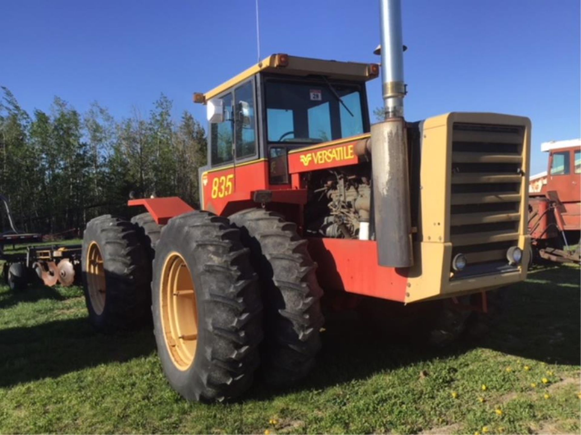 835 Versatile 4wd Tractor 855 Cummins Eng, 18.4-38 Duals, 234hp, Air/Swivel Seat, A/C, Hr meter - Image 2 of 4