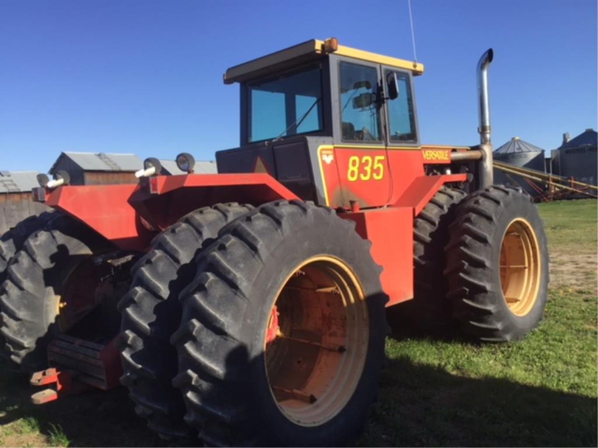 835 Versatile 4wd Tractor 855 Cummins Eng, 18.4-38 Duals, 234hp, Air/Swivel Seat, A/C, Hr meter - Image 4 of 4