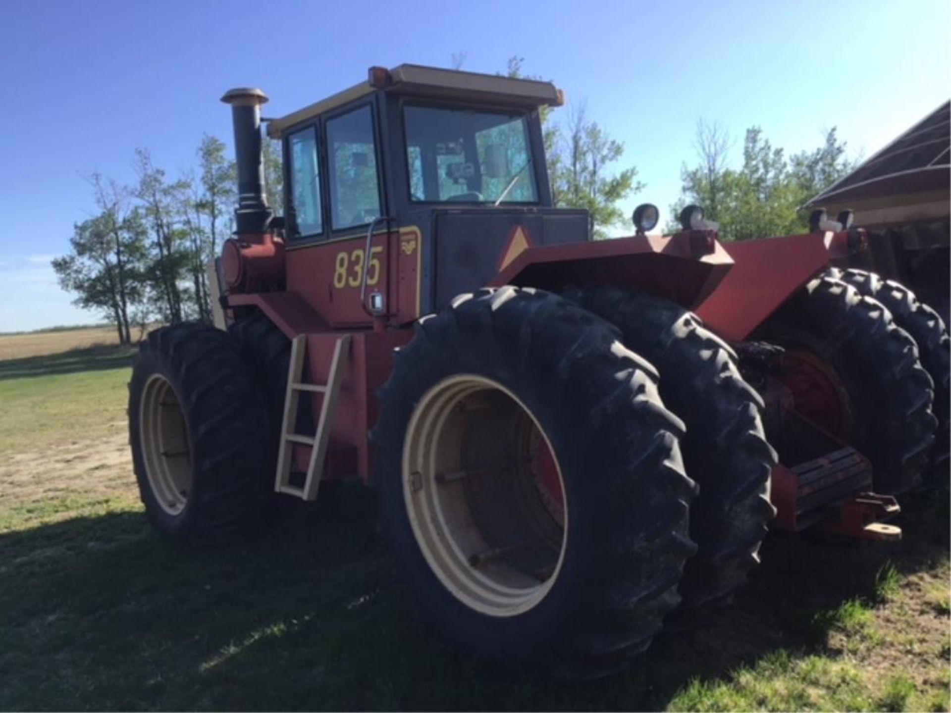 835 Versatile 4wd Tractor 855 Cummins Eng, 18.4-38 Duals, 234hp, Air/Swivel Seat, A/C, Hr meter - Image 3 of 4