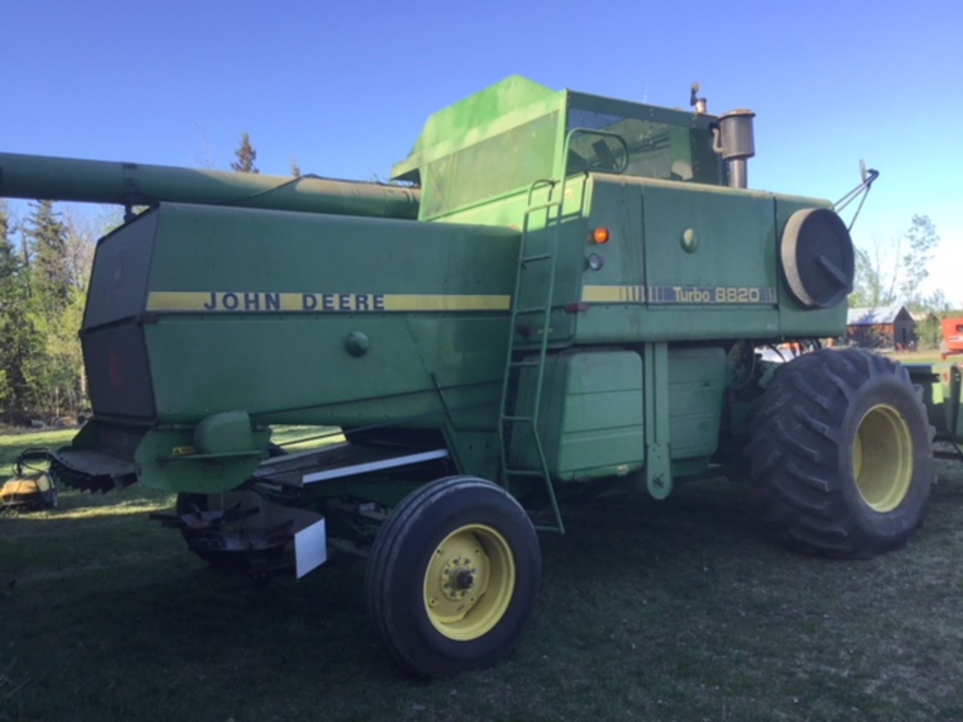 1982 John Deere 8820 Turbo Combine sn 515558, New Concave, Rub Bars, Bottom Sieve, & Turbo 4300hrs - Image 3 of 4