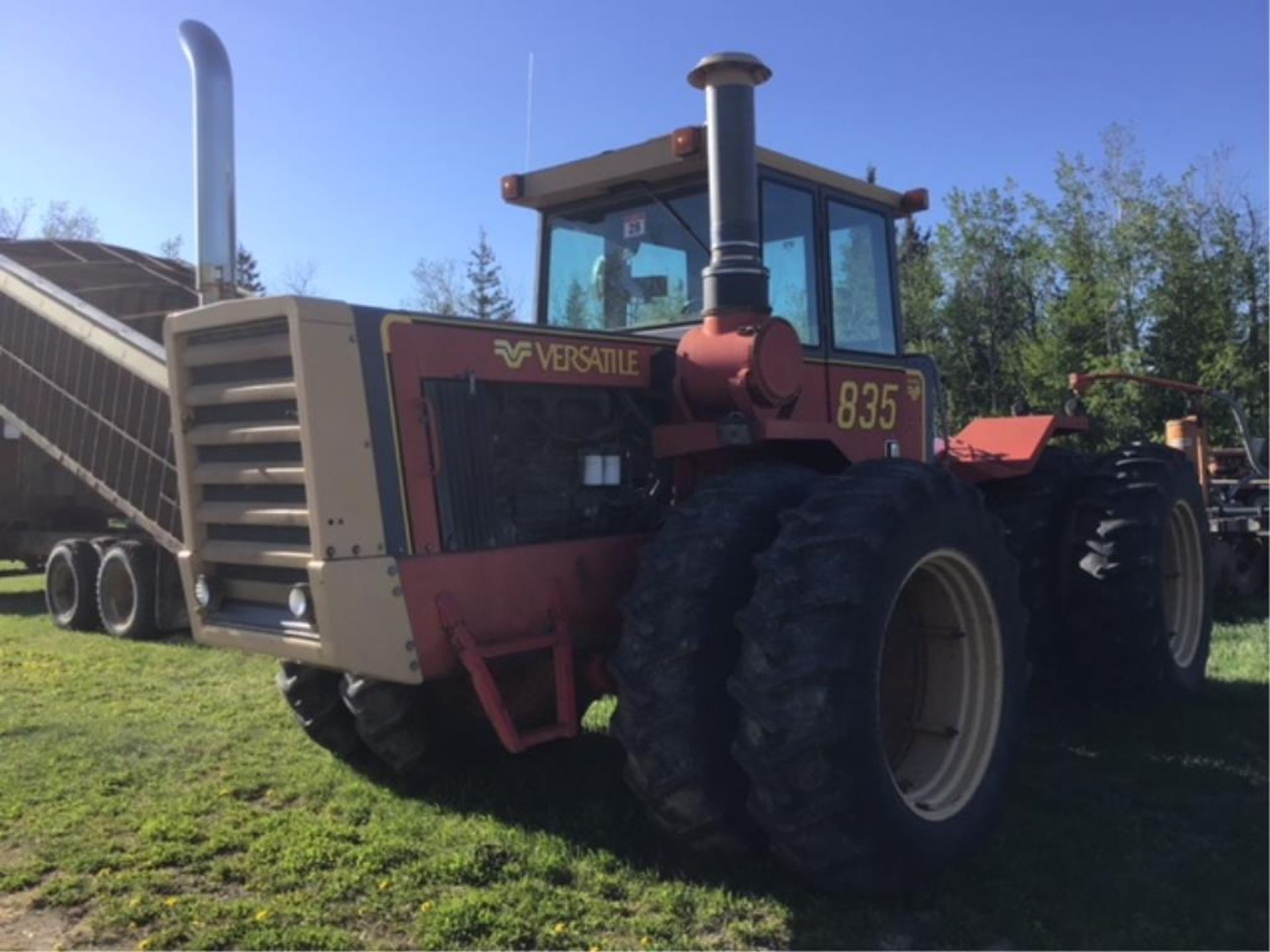 835 Versatile 4wd Tractor 855 Cummins Eng, 18.4-38 Duals, 234hp, Air/Swivel Seat, A/C, Hr meter