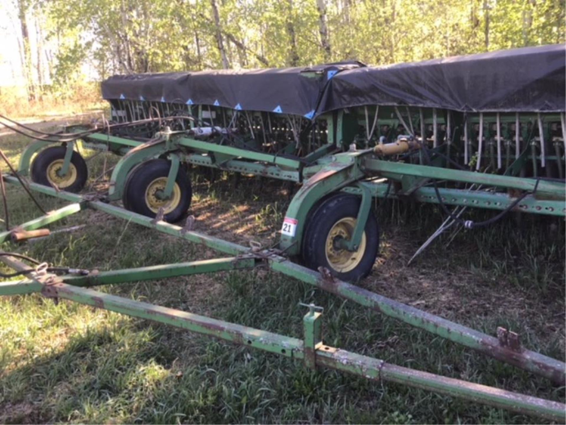 9350 John Deere 32ft Hoe Drill (4) 8ft Sections, Grass Seed Attachment, Rubber Packers