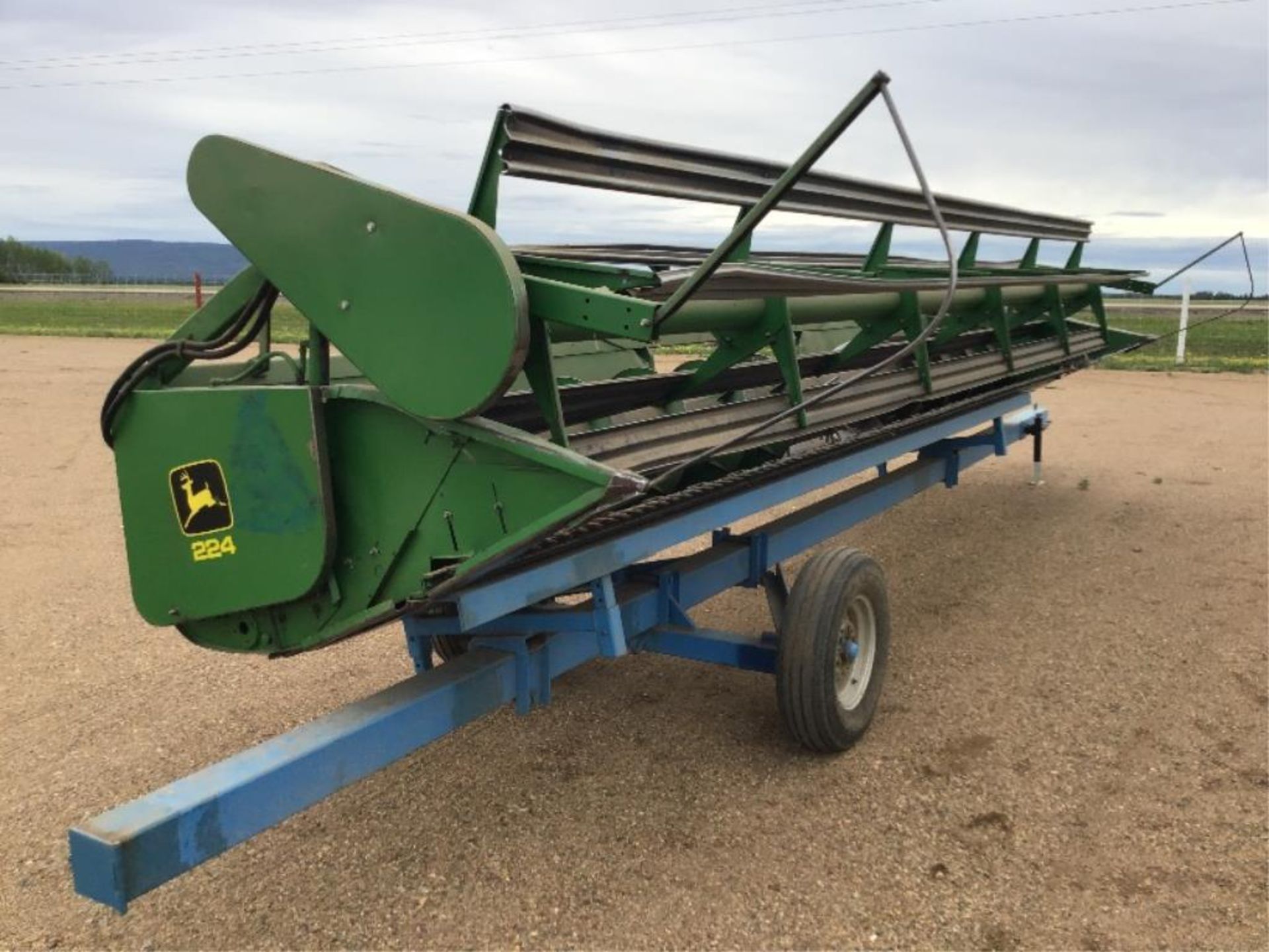 224 24 ft John Deere STR Cut Header w/Batt reel - Image 3 of 4