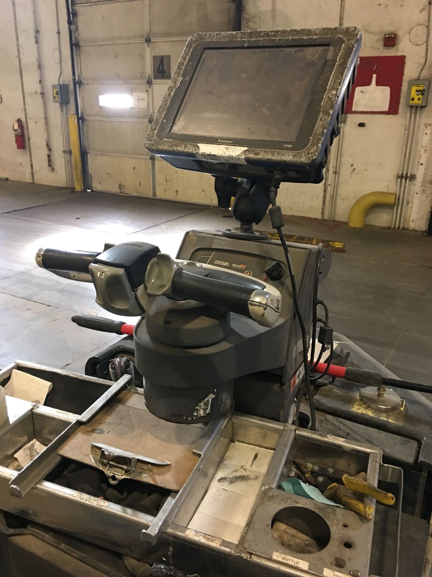 CROWN ELECTRIC PALLET JACK. Model #: PC4500. S/N: 6A315420. Hours (as of Oct 15, 2018): 3746. - Image 2 of 3