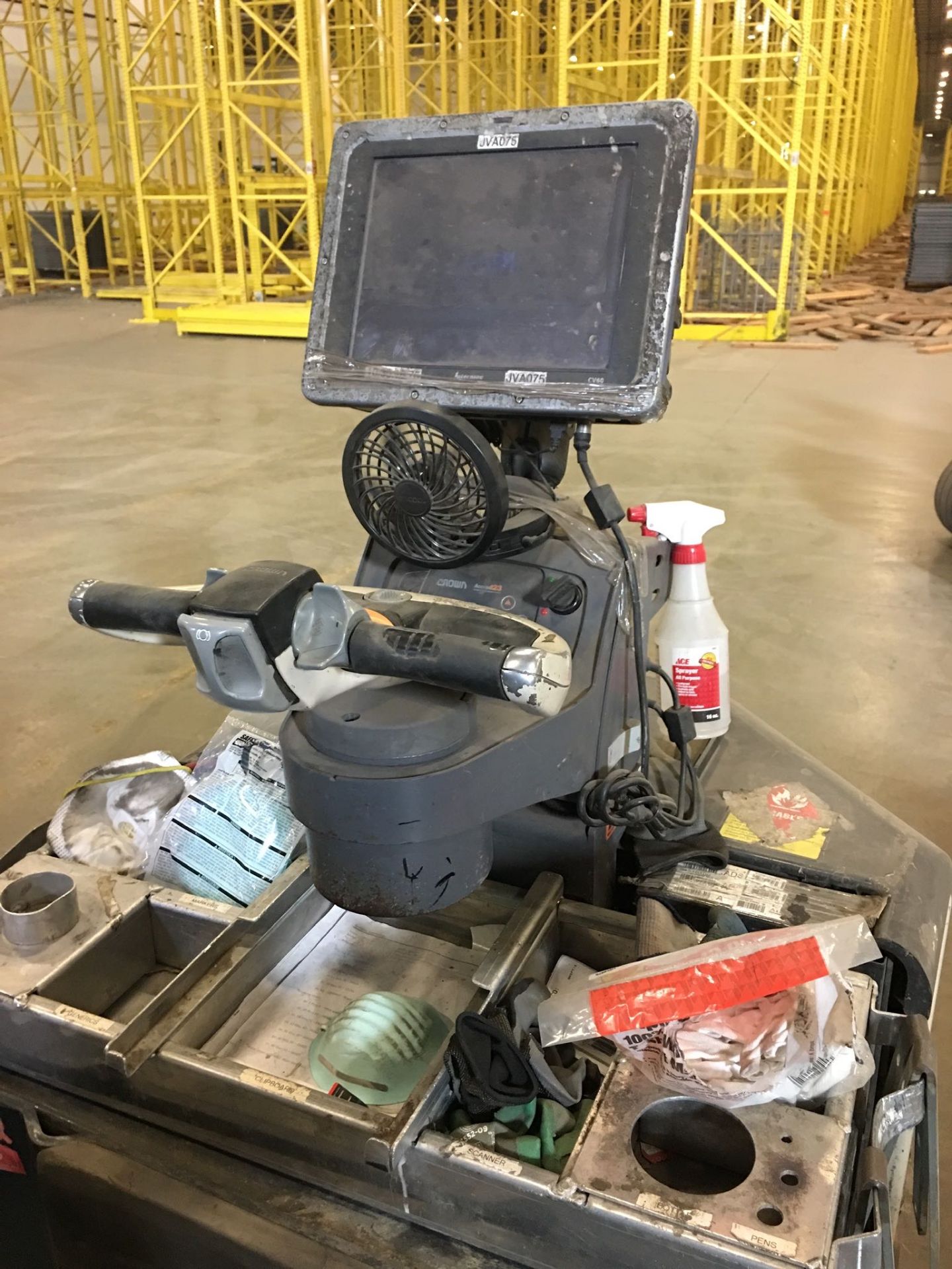 CROWN ELECTRIC PALLET JACK. Model #: PC4500-60. S/N: 6A295079. Hours (as of Oct 15, 2018): 3275. - Image 2 of 3