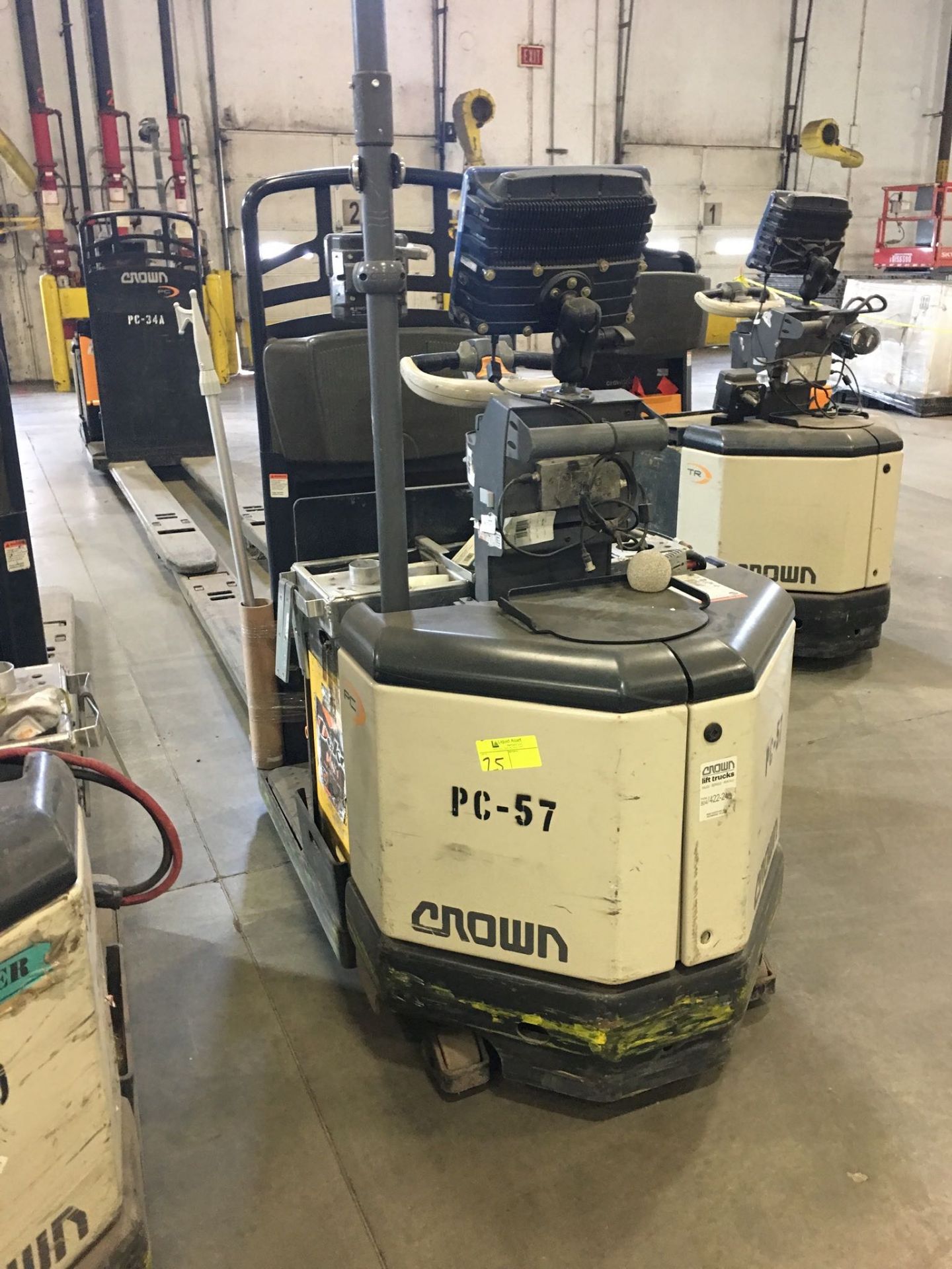 CROWN ELECTRIC PALLET JACK. Model #: PC4500. S/N: 10010493. Hours (as of Oct 15, 2018): 1177.
