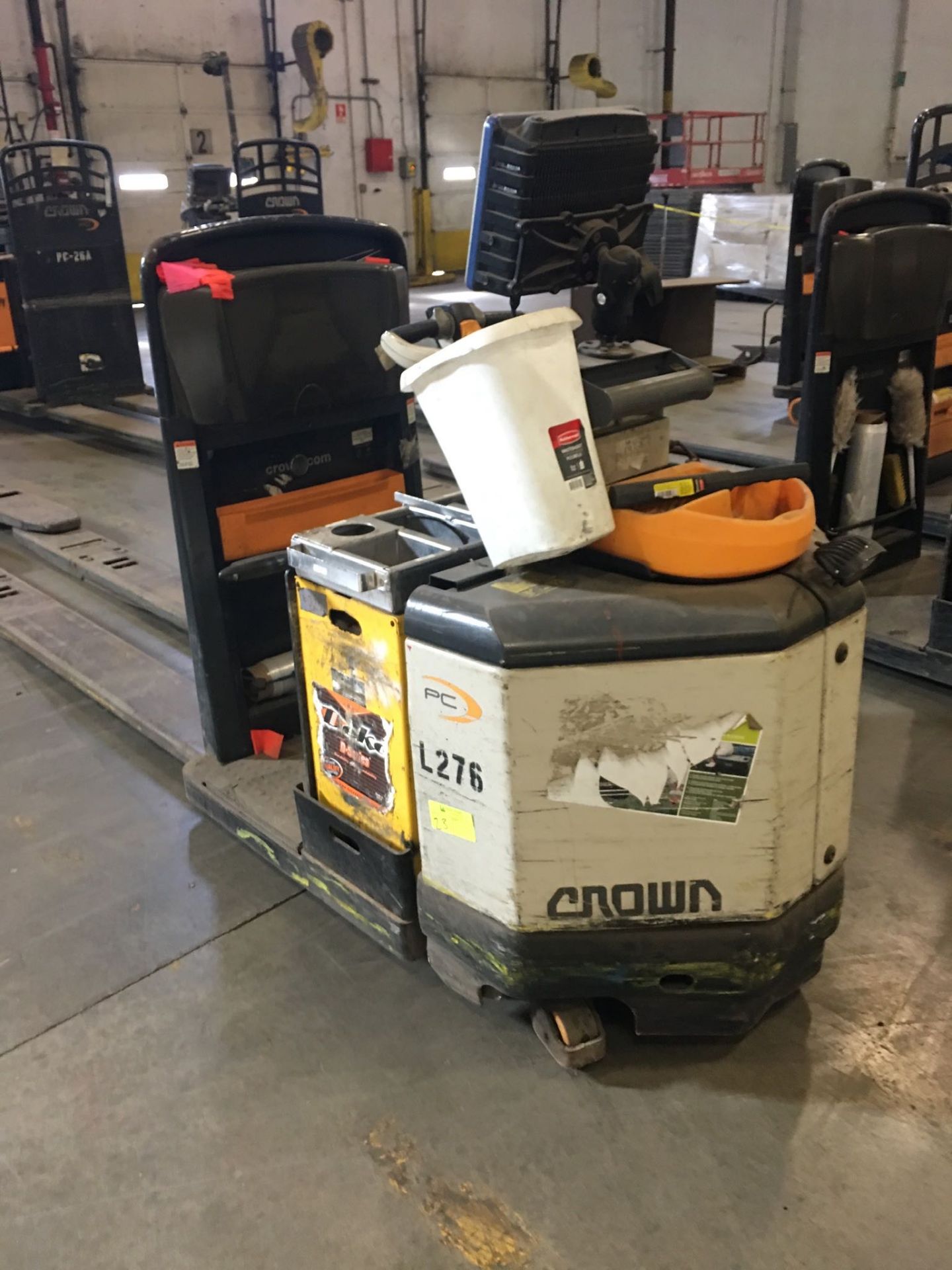 CROWN ELECTRIC PALLET JACK. Model #: PC4500. S/N: 6A315423. Hours (as of Oct 15, 2018): 3880.