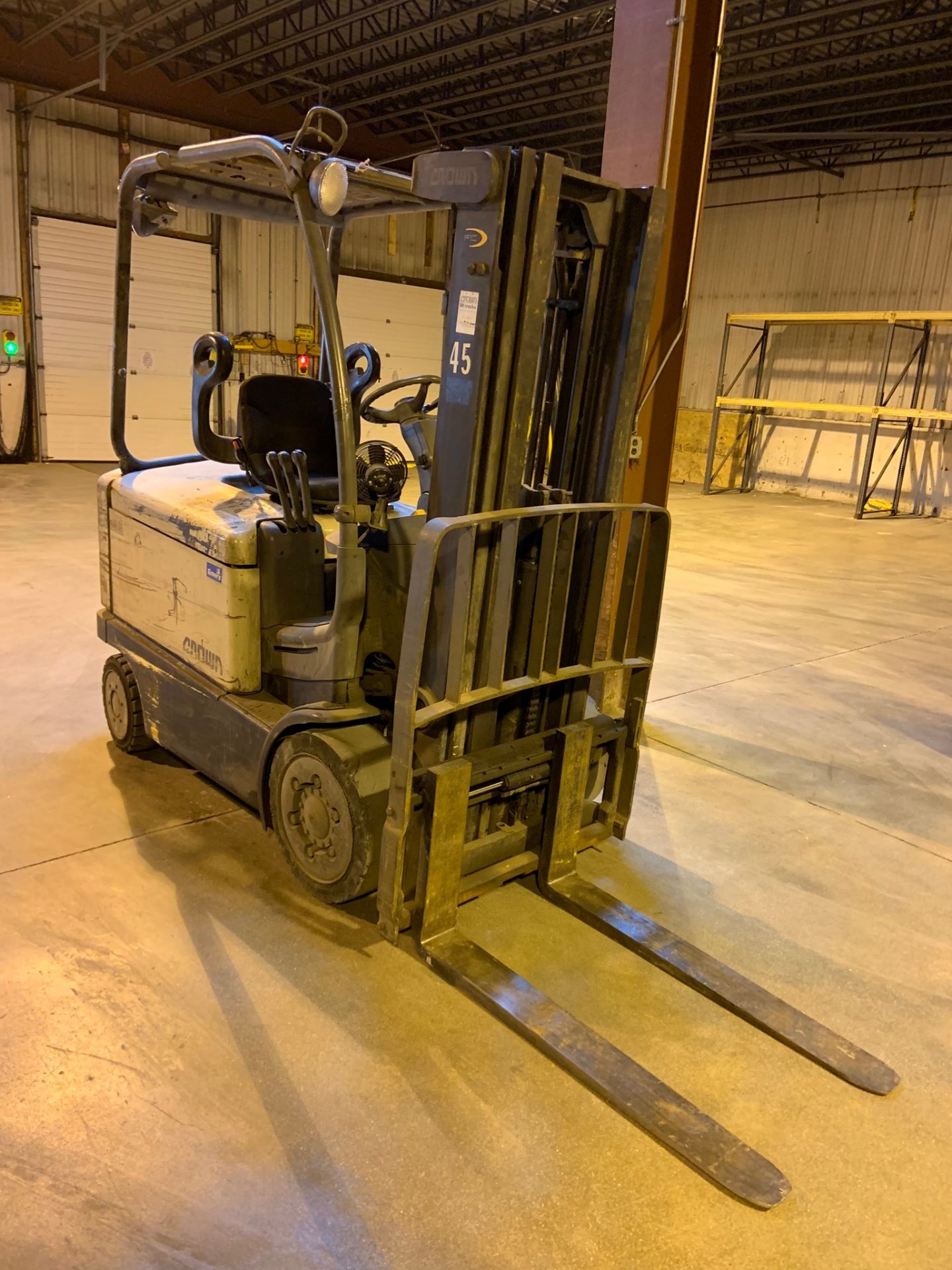 Forklift: Sit down Electric Forklift . Make: Crown. Model: FC4020-50. S/N: 9A128857. Year: 2003.