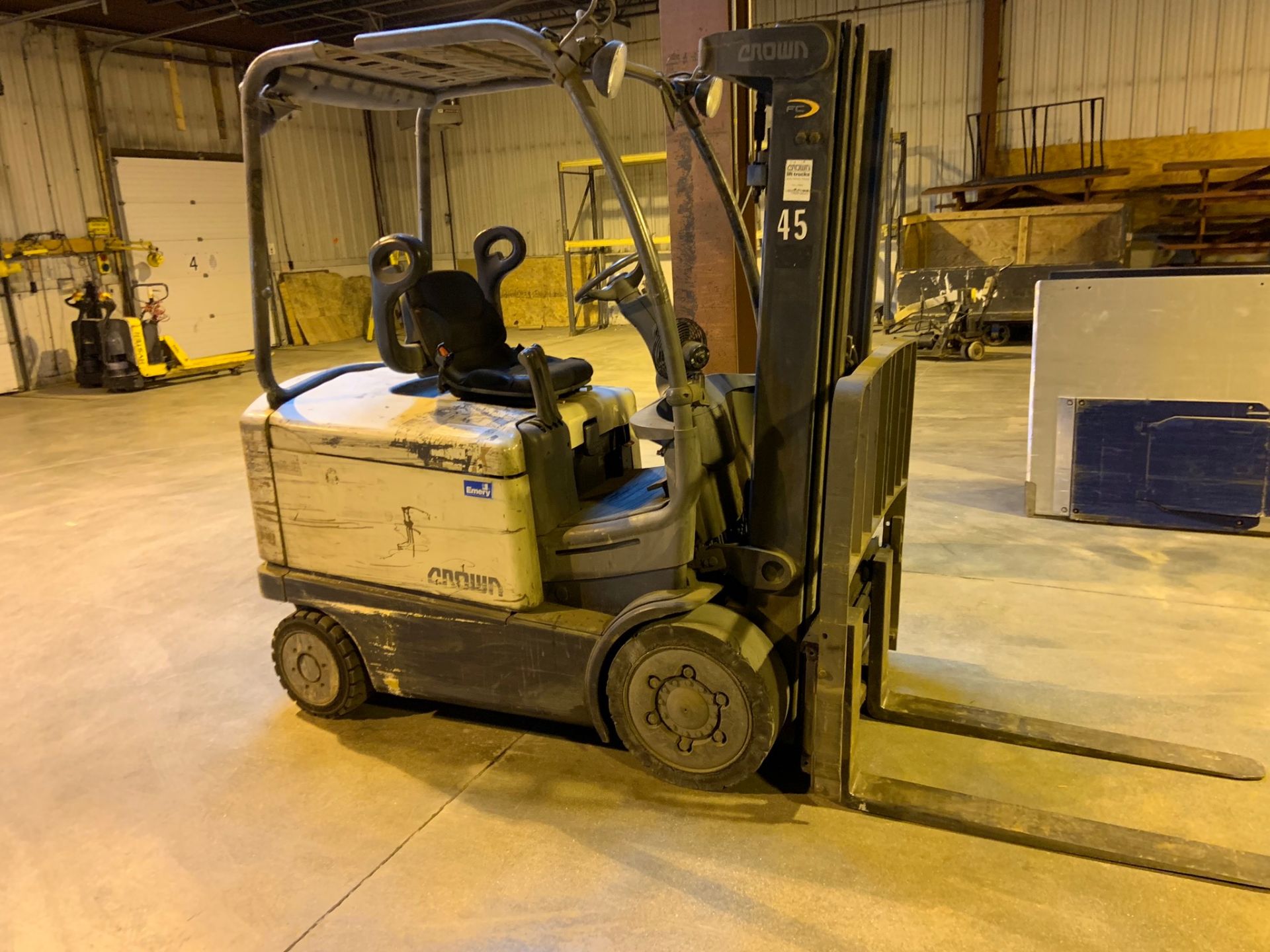 Forklift: Sit down Electric Forklift . Make: Crown. Model: FC4020-50. S/N: 9A128857. Year: 2003. - Image 2 of 4