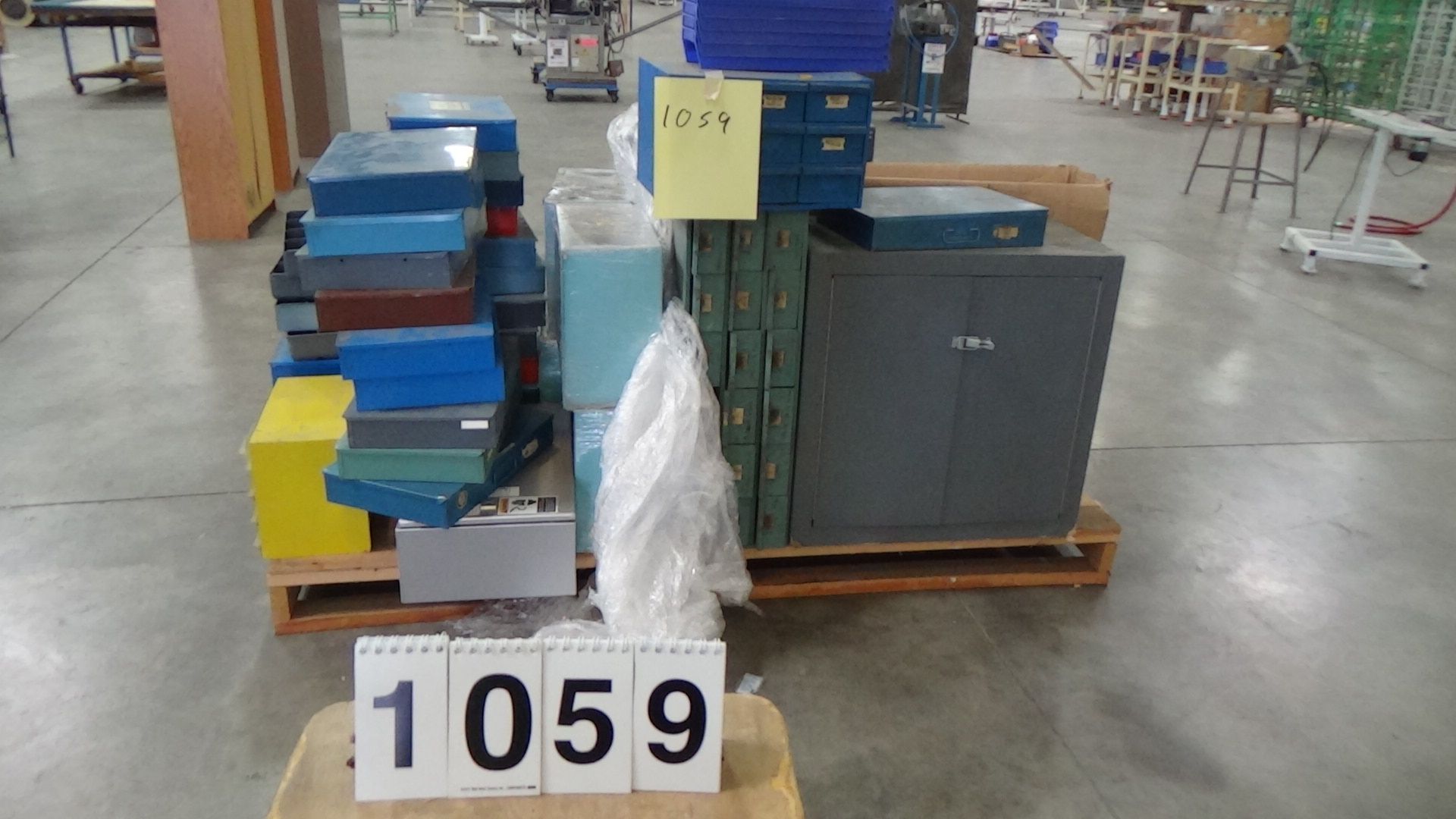 1059 Misc hardware storage containers