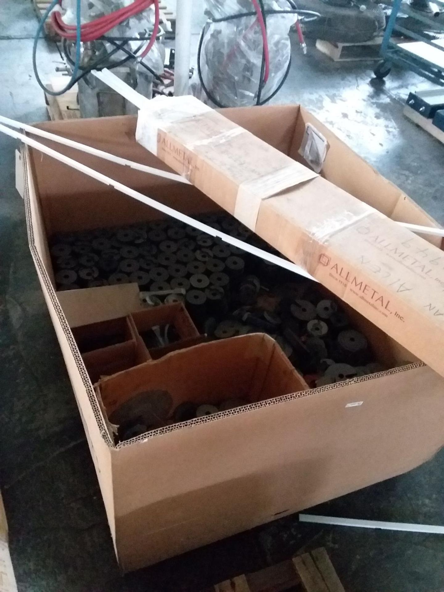 Boxes of metal loaders for the bottoms of lamps - Image 2 of 2