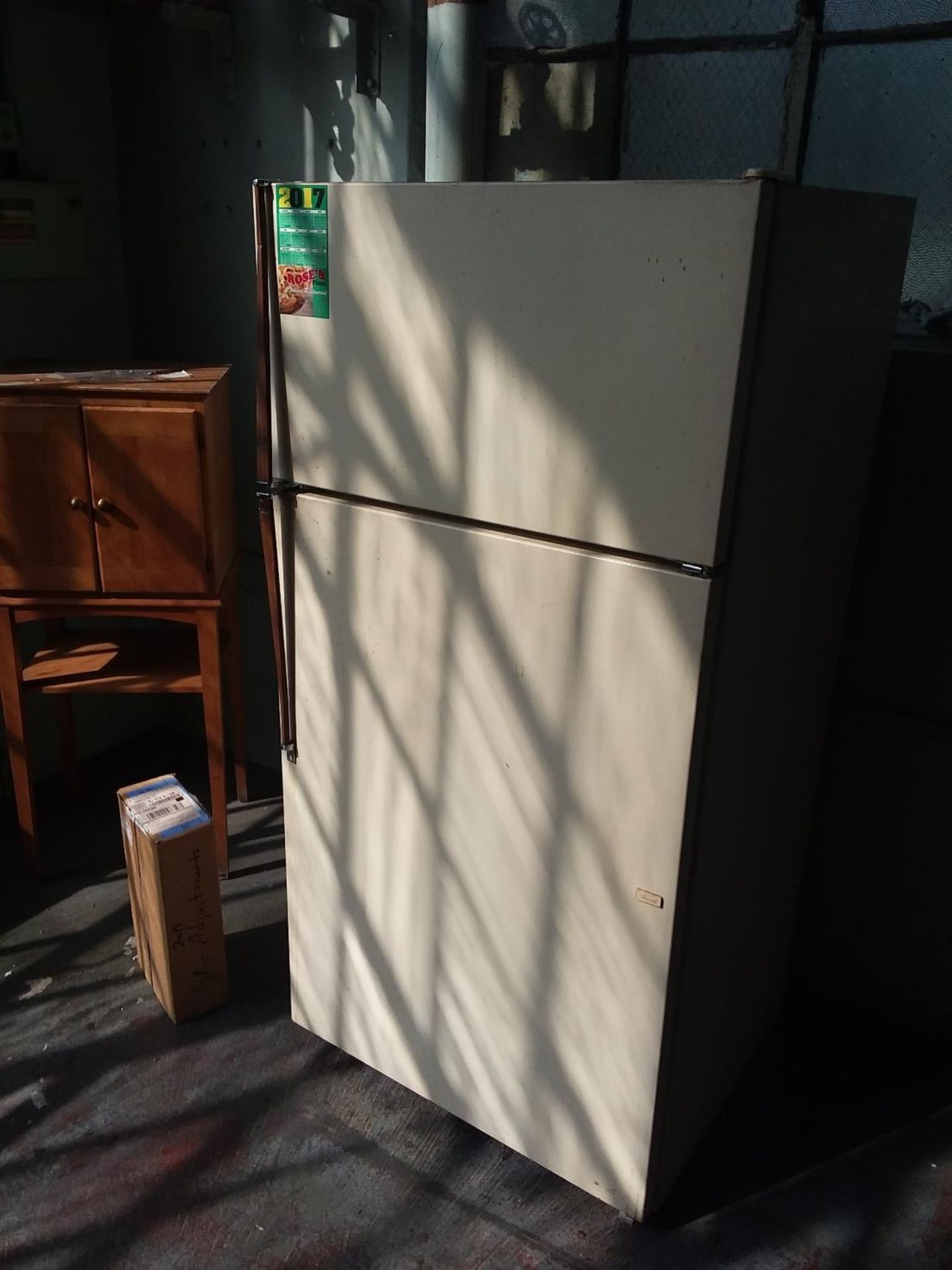 Mini fridge and 4 microwaves and 1 fridge - Image 4 of 6