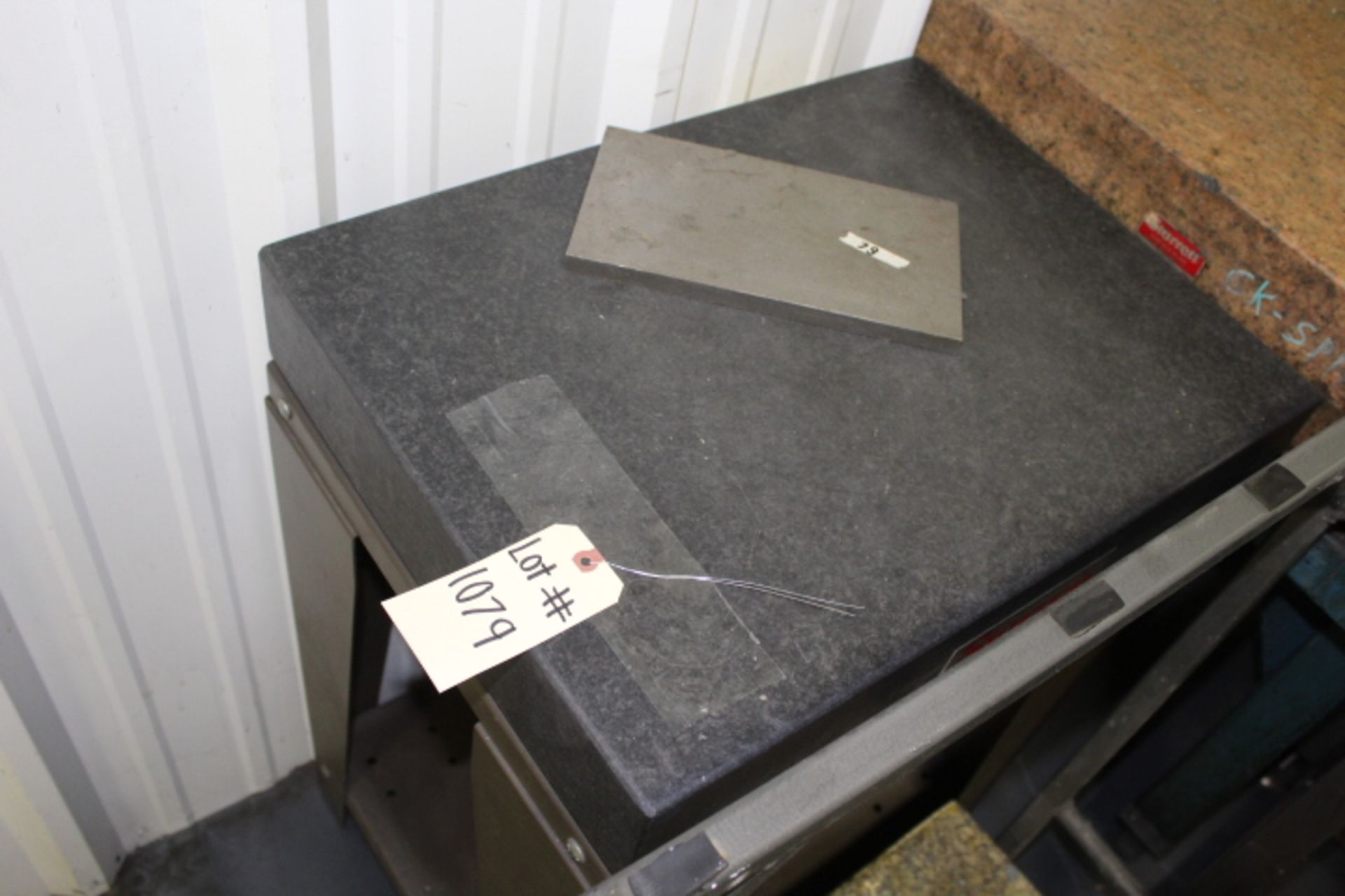 Surface plate on stand