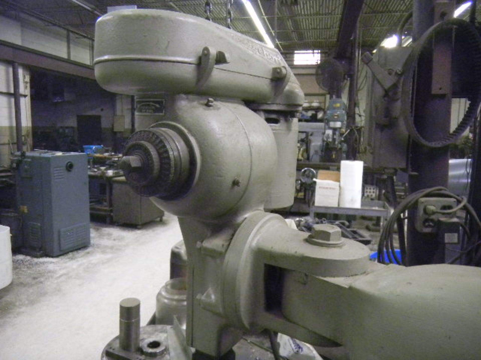 Bridgeport Milling Machine - with Shape Attachment & Kurt Vise - In Working Condition - Image 2 of 5