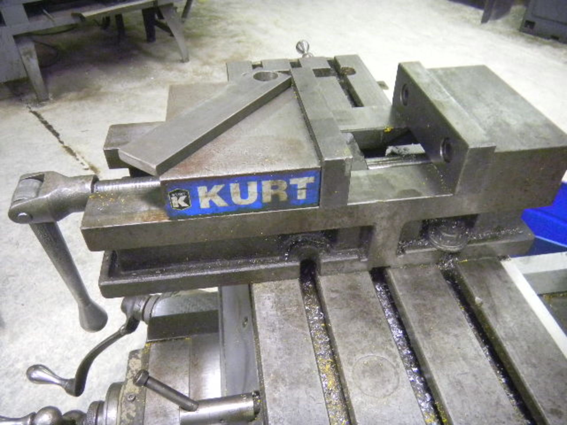 Bridgeport Milling Machine - with Shape Attachment & Kurt Vise - In Working Condition - Image 5 of 5