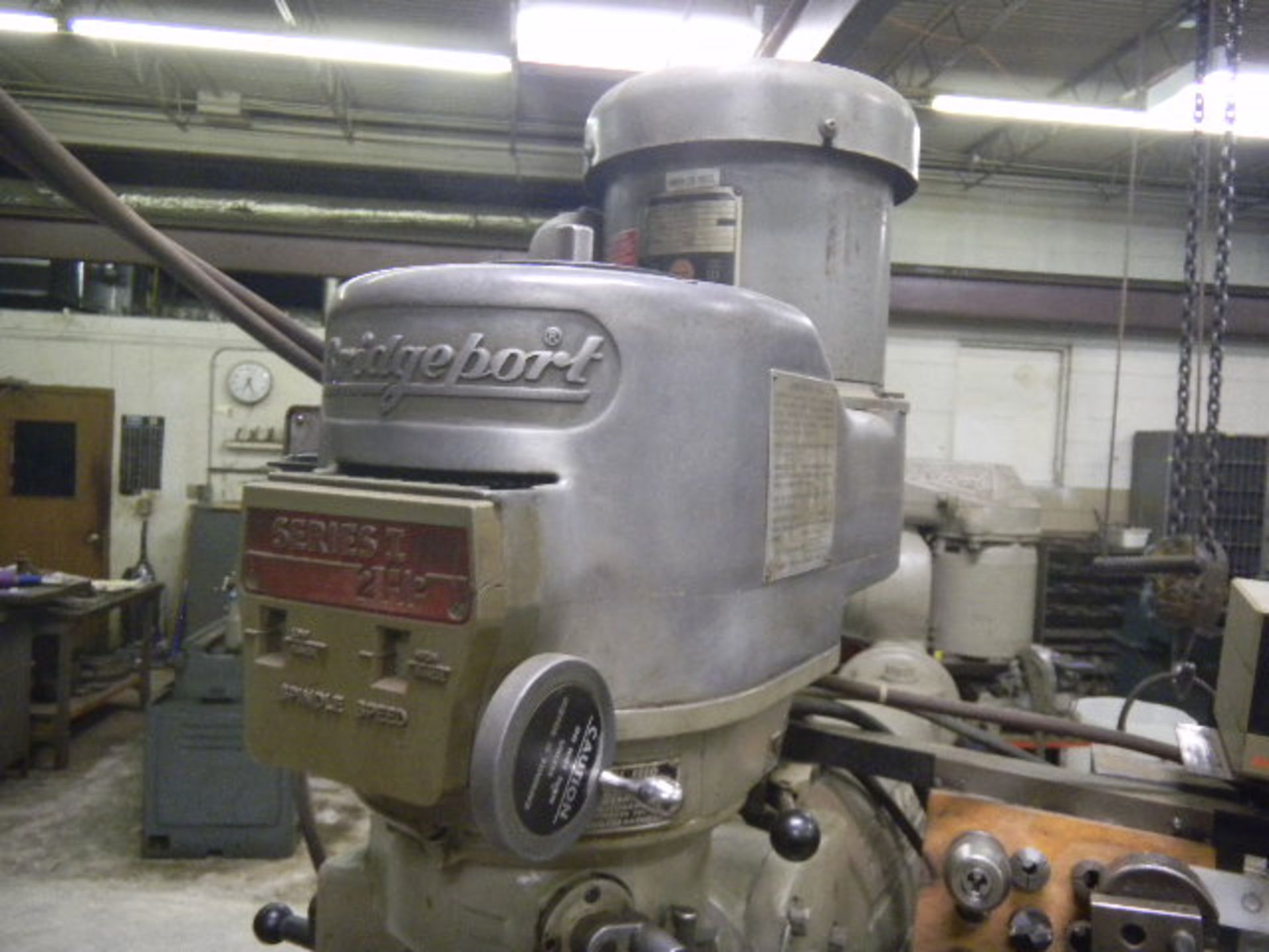 Bridgeport Milling Machine - with Shape Attachment & Kurt Vise - In Working Condition - Image 4 of 5