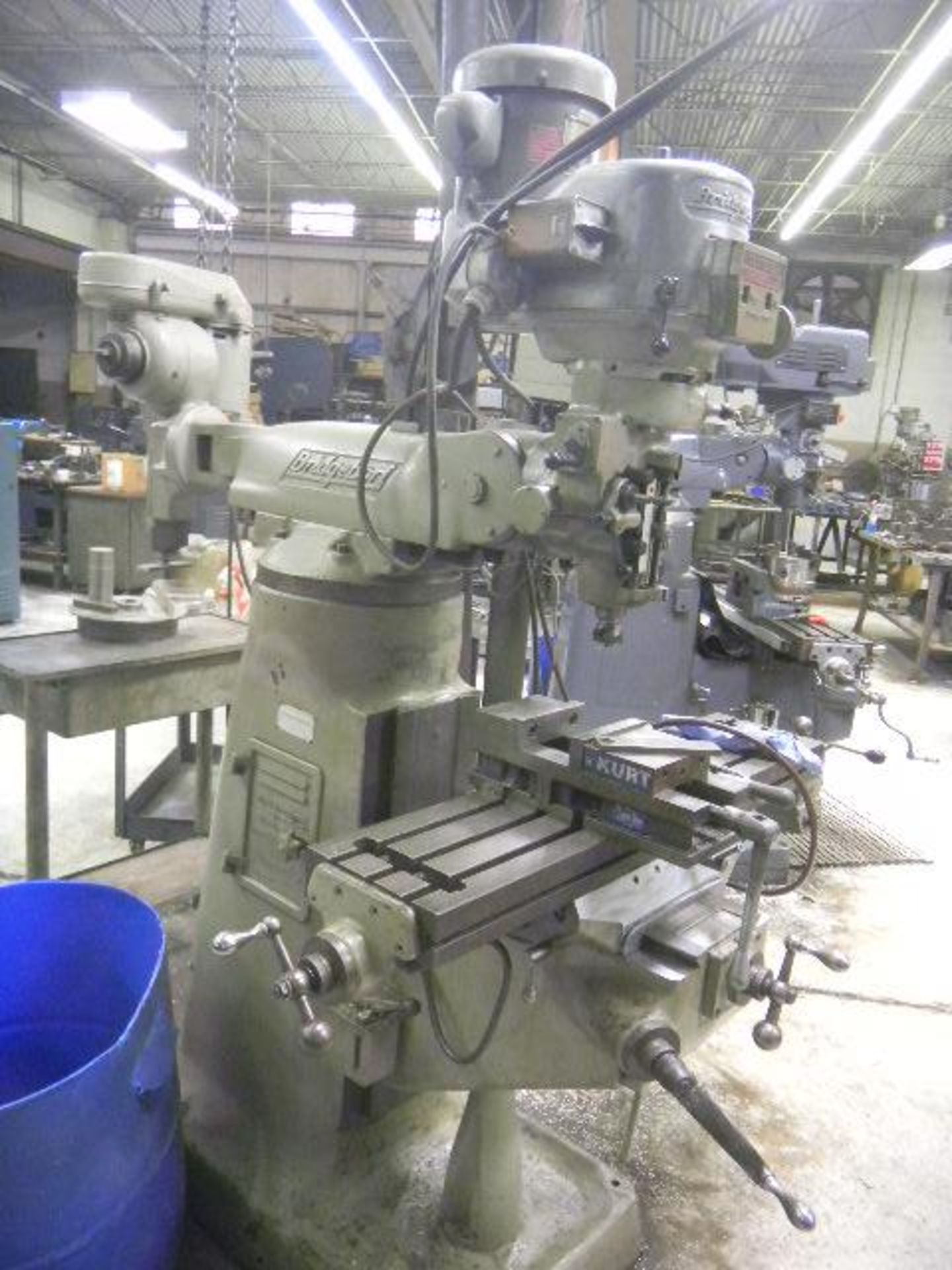 Bridgeport Milling Machine - with Shape Attachment & Kurt Vise - In Working Condition