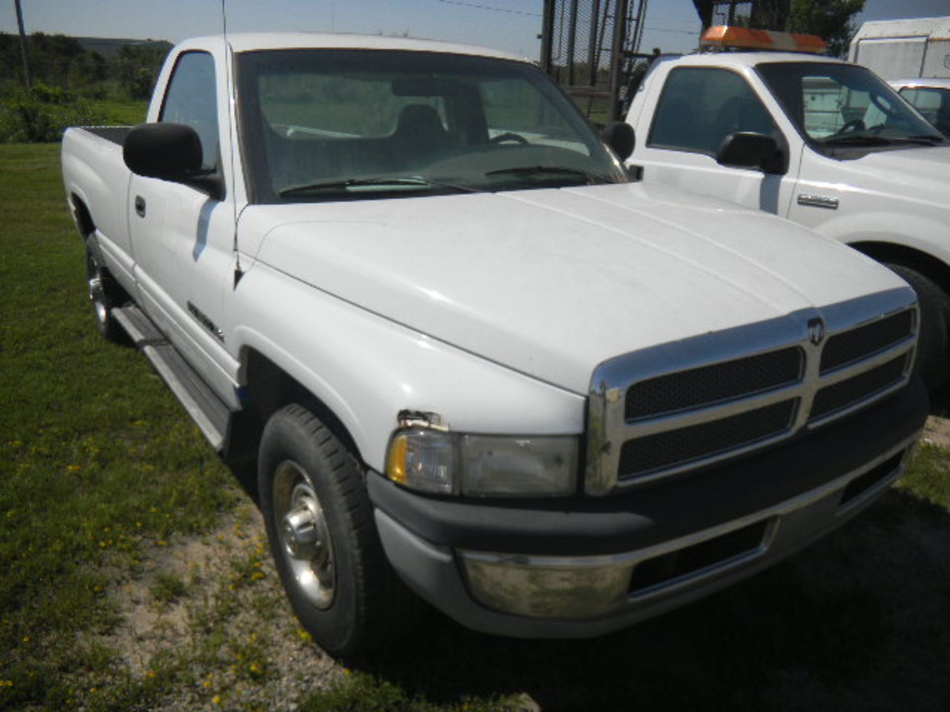 2000 Dodge Ram 2500 White Pickup w/Diamond Plate Fuel Tanks - Asset I.D.#482 - Last of Vin (276108) - Image 2 of 9