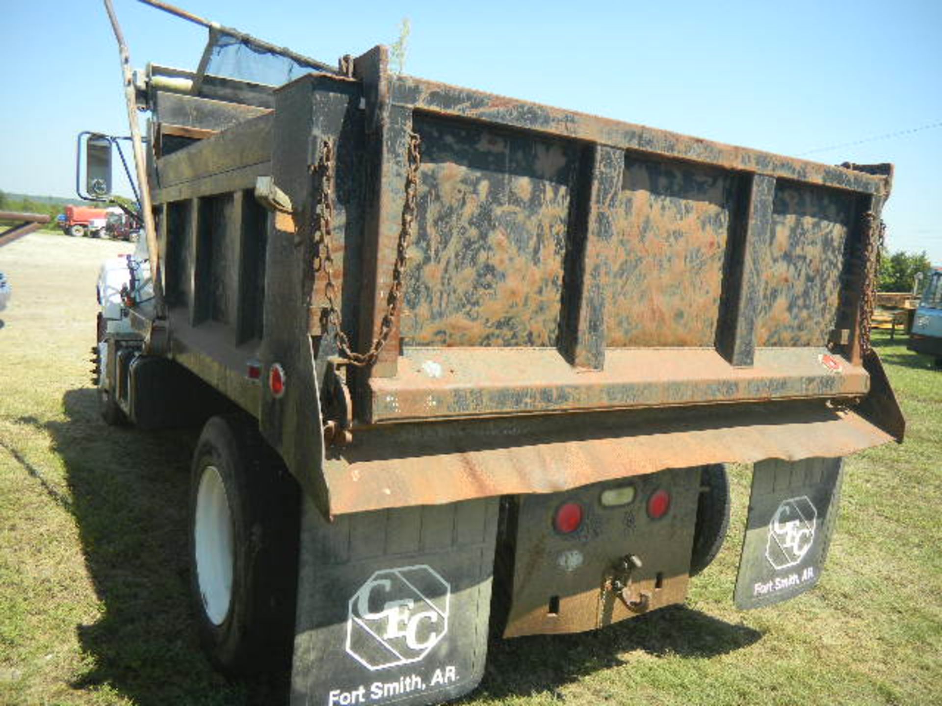 2000 GMC C7500 White 2 Ton Dump Truck - Asset I.D. #779 - Last of Vin (J503553) - Image 5 of 8