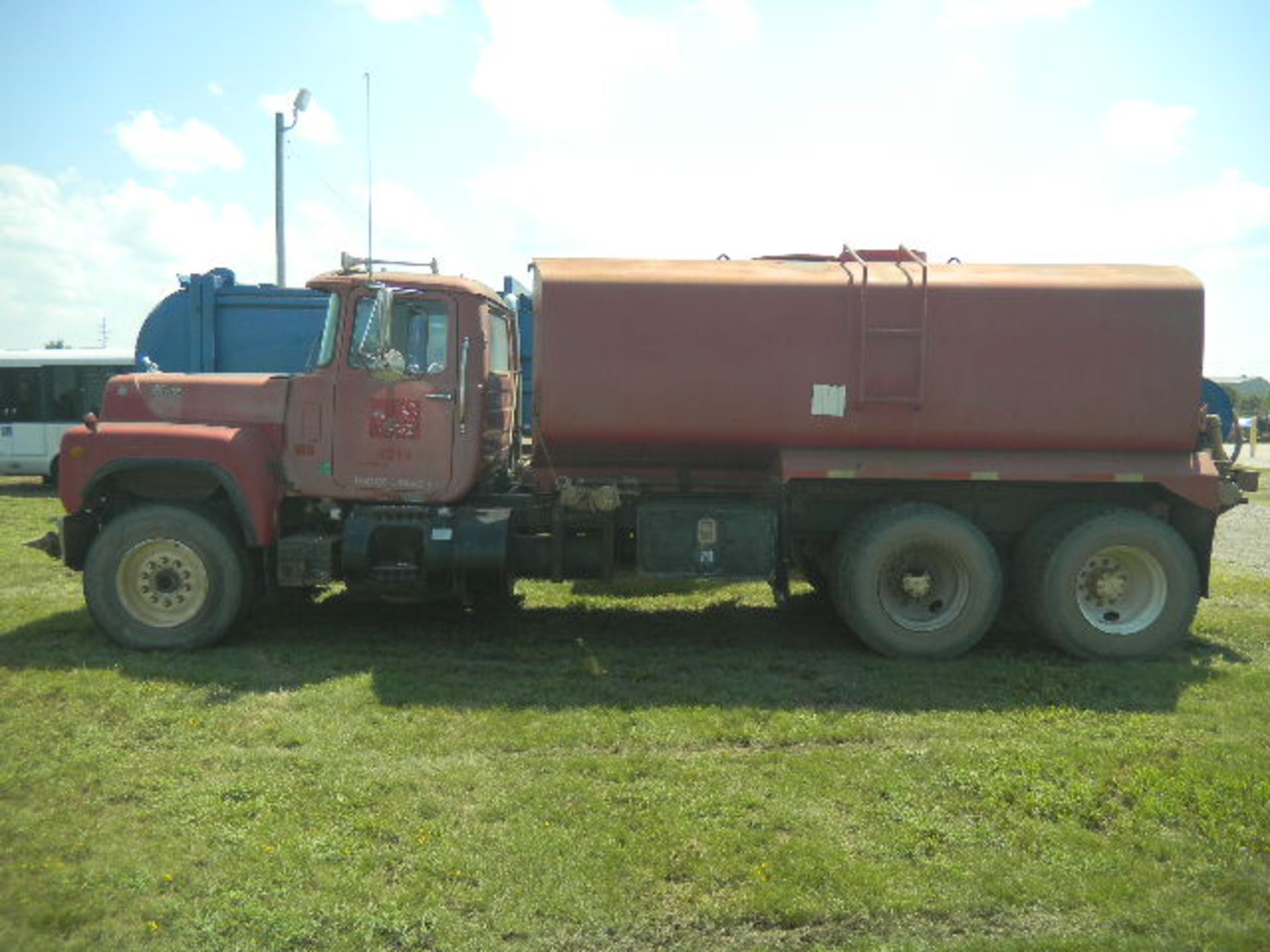 1986 Mack EconoDyne Model - R686ST - Water Truck