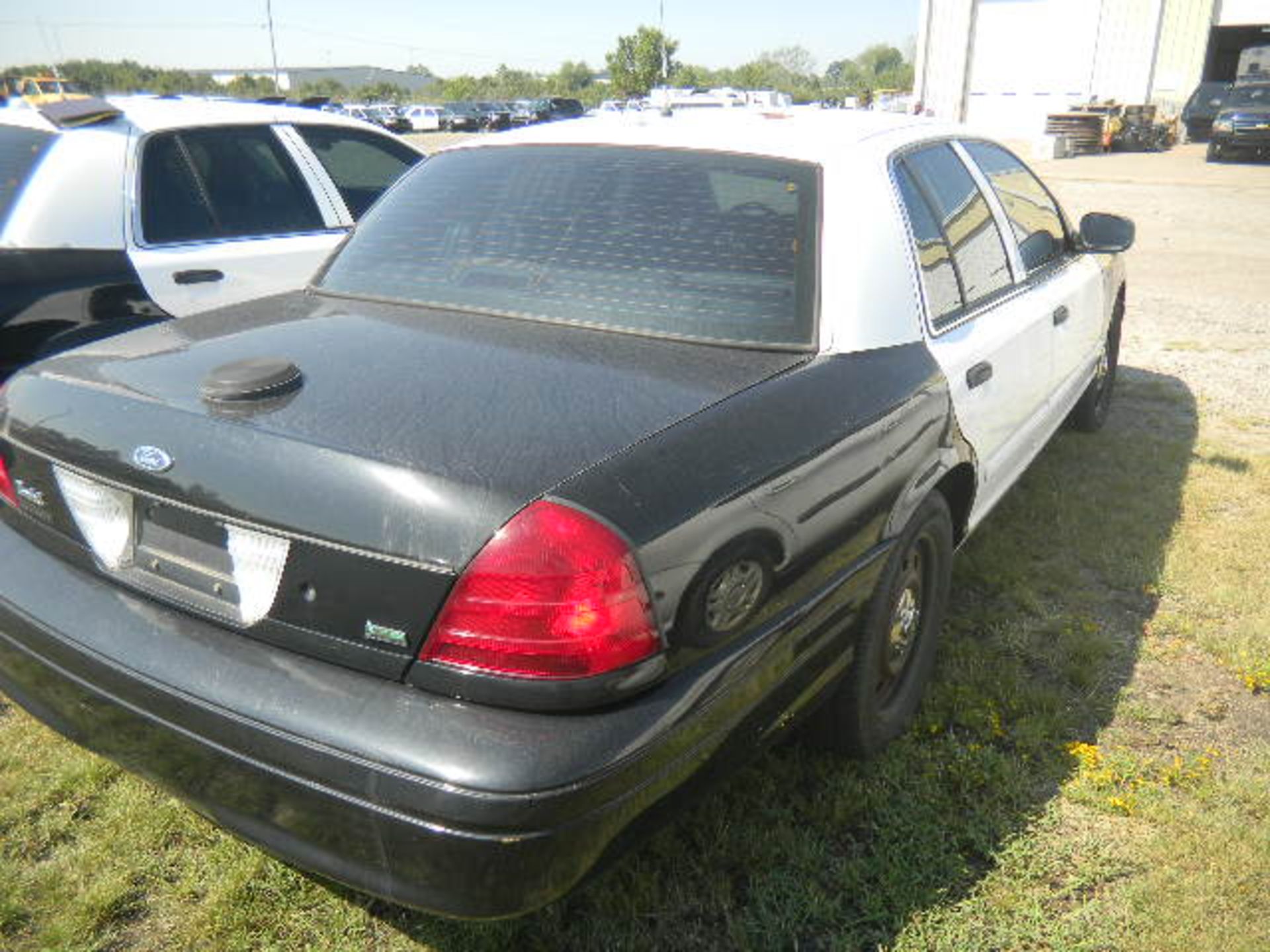 2009 Ford Crown Vic Black/White Patrol Car - Asset I.D. #682 - Last of Vin (139093) - Image 4 of 8