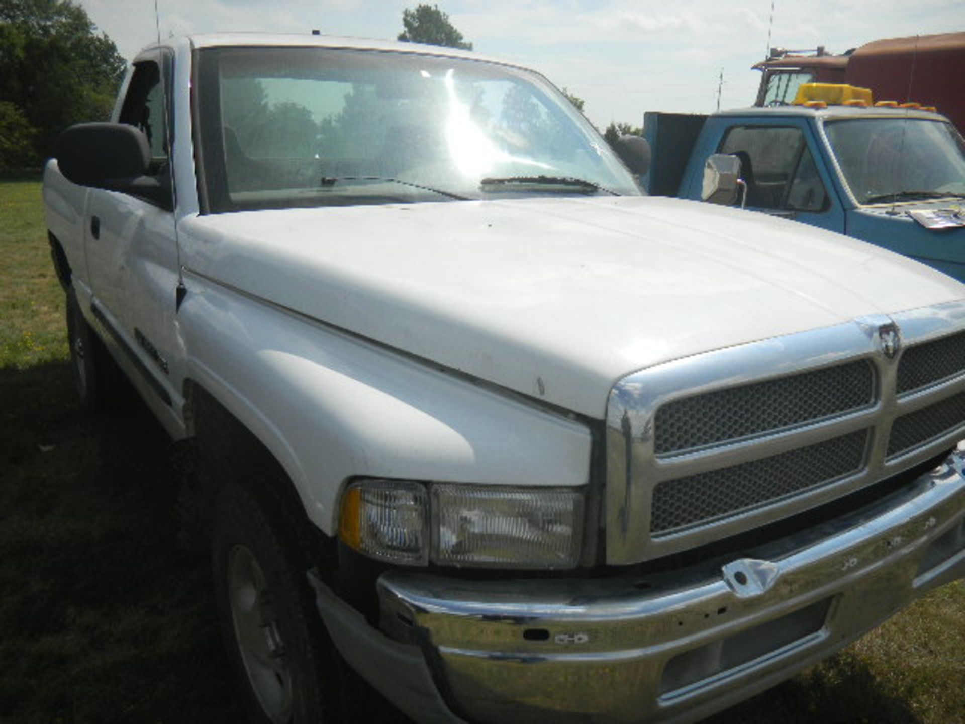 2001 Dodge 1500 SLT - V-8 Magnum 1/2 Ton Pickup (White) - Asset I.D. #557 - Last of Vin (S294927)