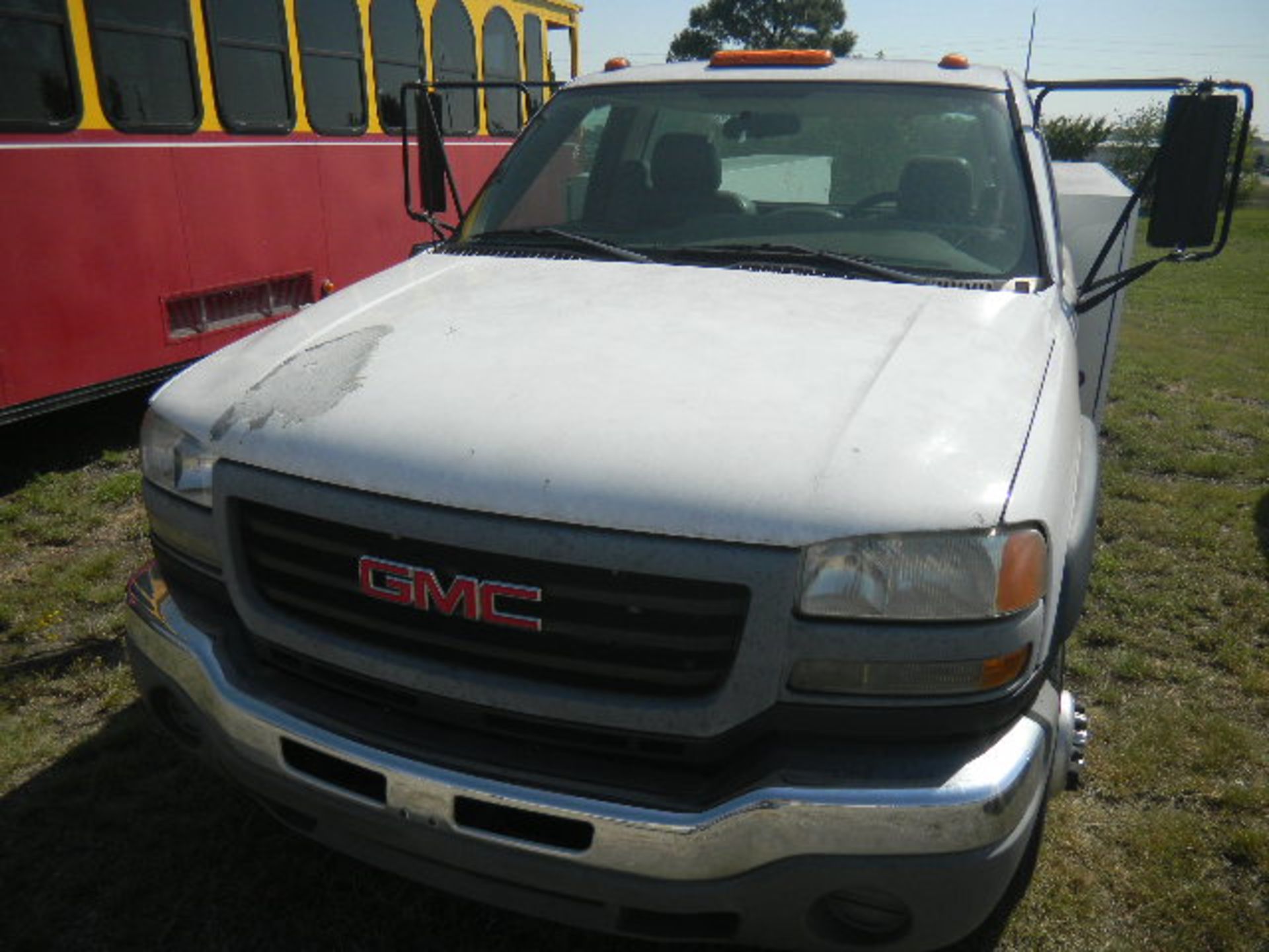 2006 GMC Sierra 1 Ton Service Truck - Asset I.D. #972 - Last of Vin (274597) - Image 3 of 8