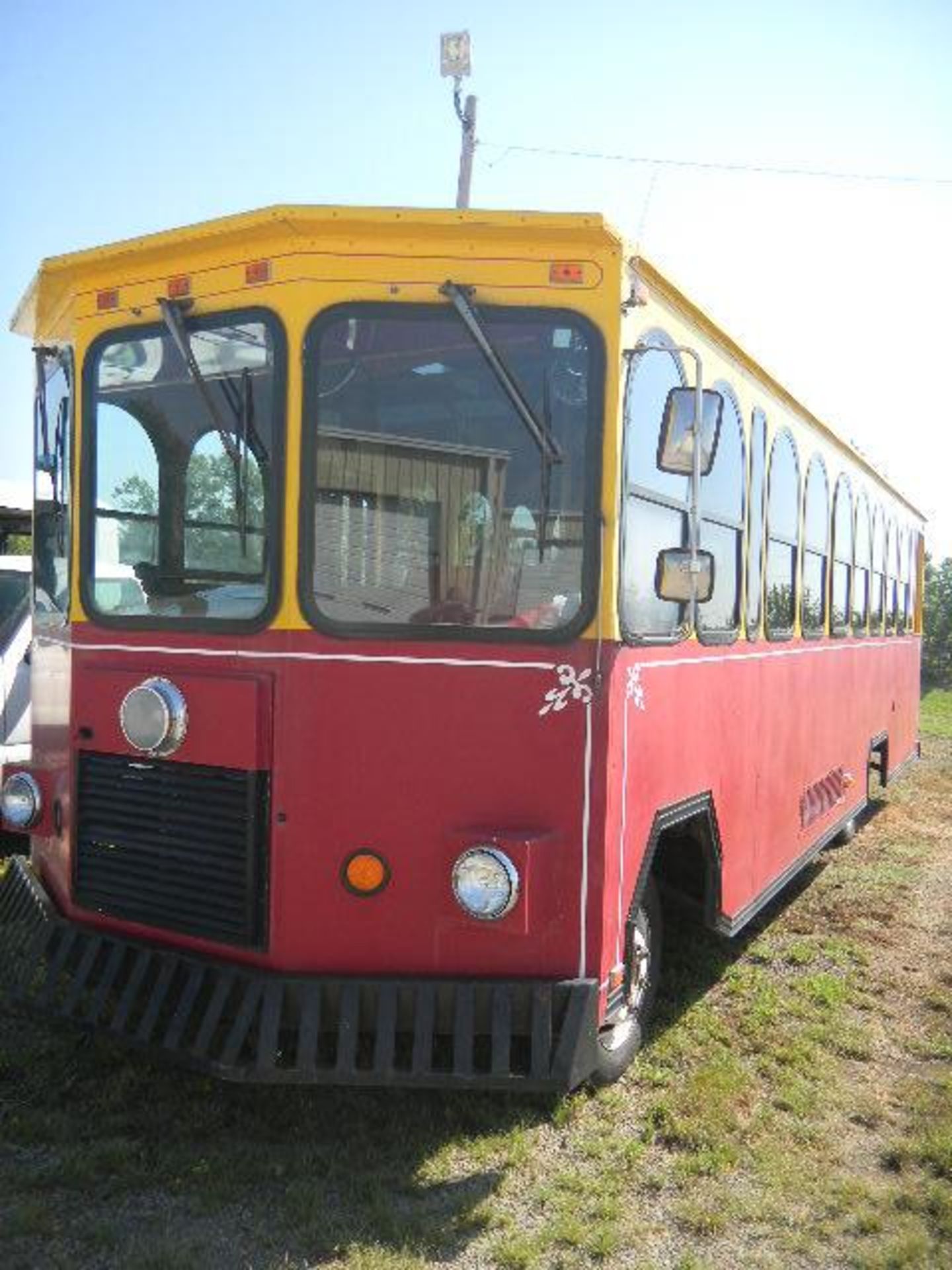 Trolley Bus - Asset I.D. #659 - Last of Vin (T2112598) - Freightliner Chassis - Cummins Diesel - Image 2 of 10