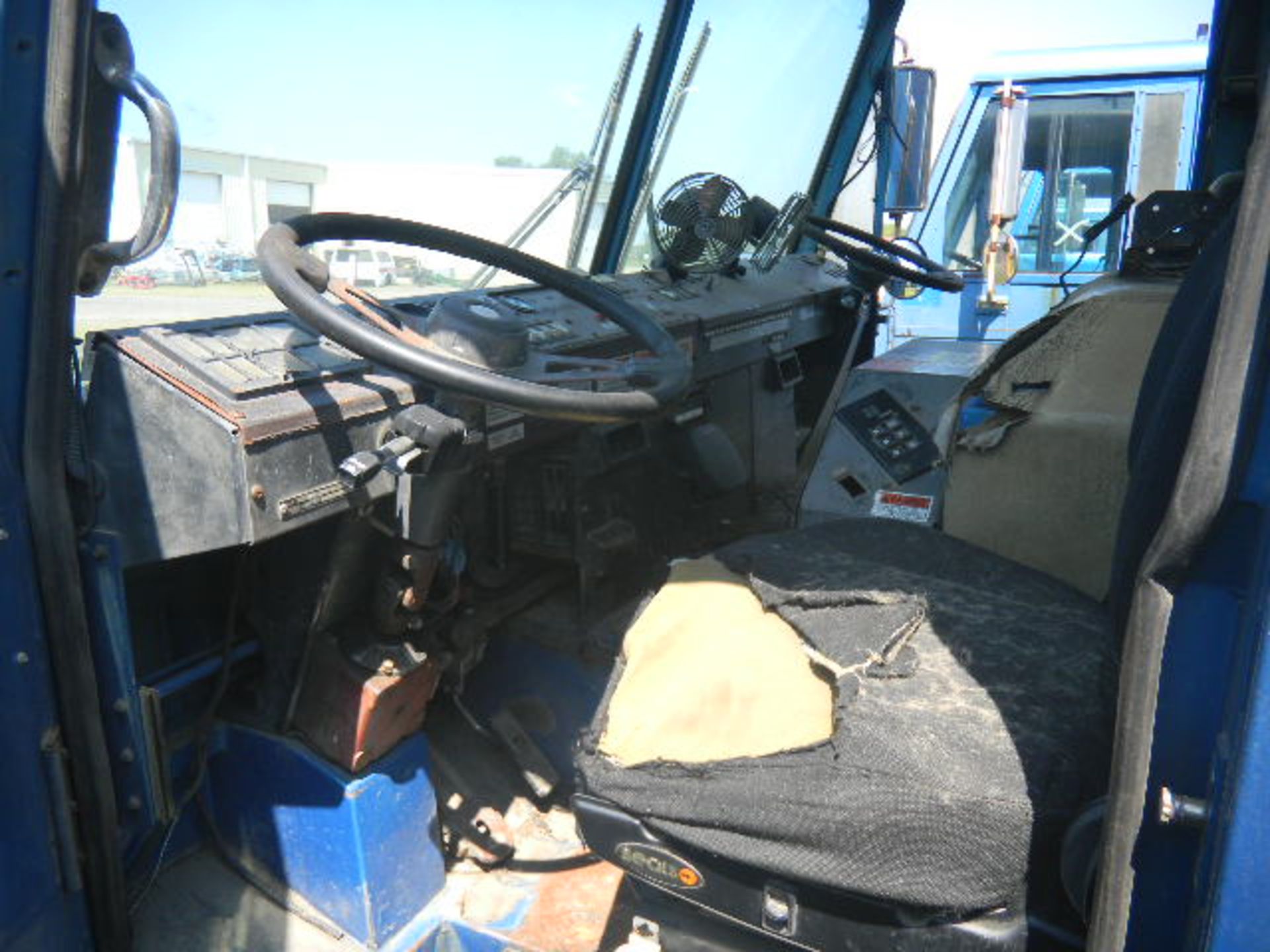 1999 Crane Carrier - 20 Yd Heil Rear Loader - Asset I.D. #172 - Last of Vin (044310) - Image 3 of 8