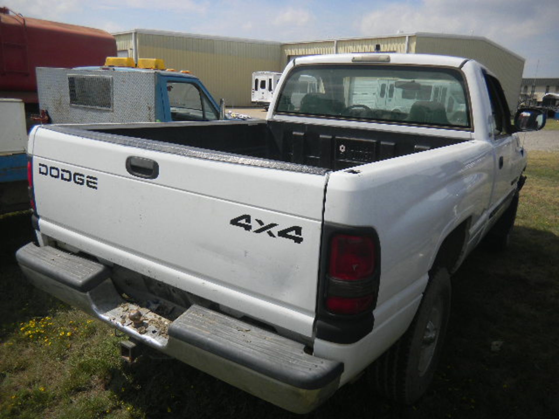 2001 Dodge 1500 SLT - V-8 Magnum 1/2 Ton Pickup (White) - Asset I.D. #557 - Last of Vin (S294927) - Image 4 of 8