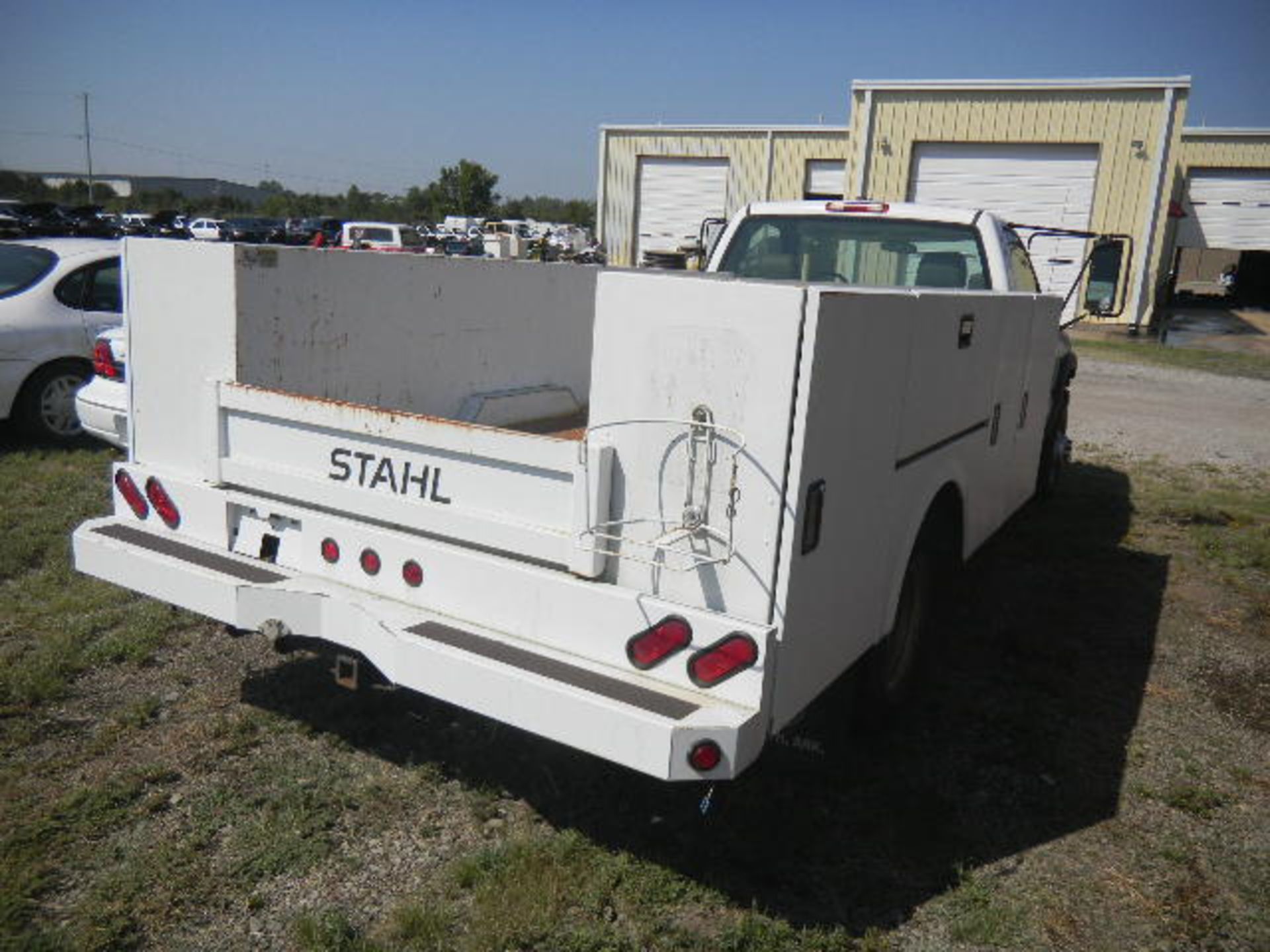 2006 GMC Sierra 1 Ton Service Truck - Asset I.D. #972 - Last of Vin (274597) - Image 5 of 8